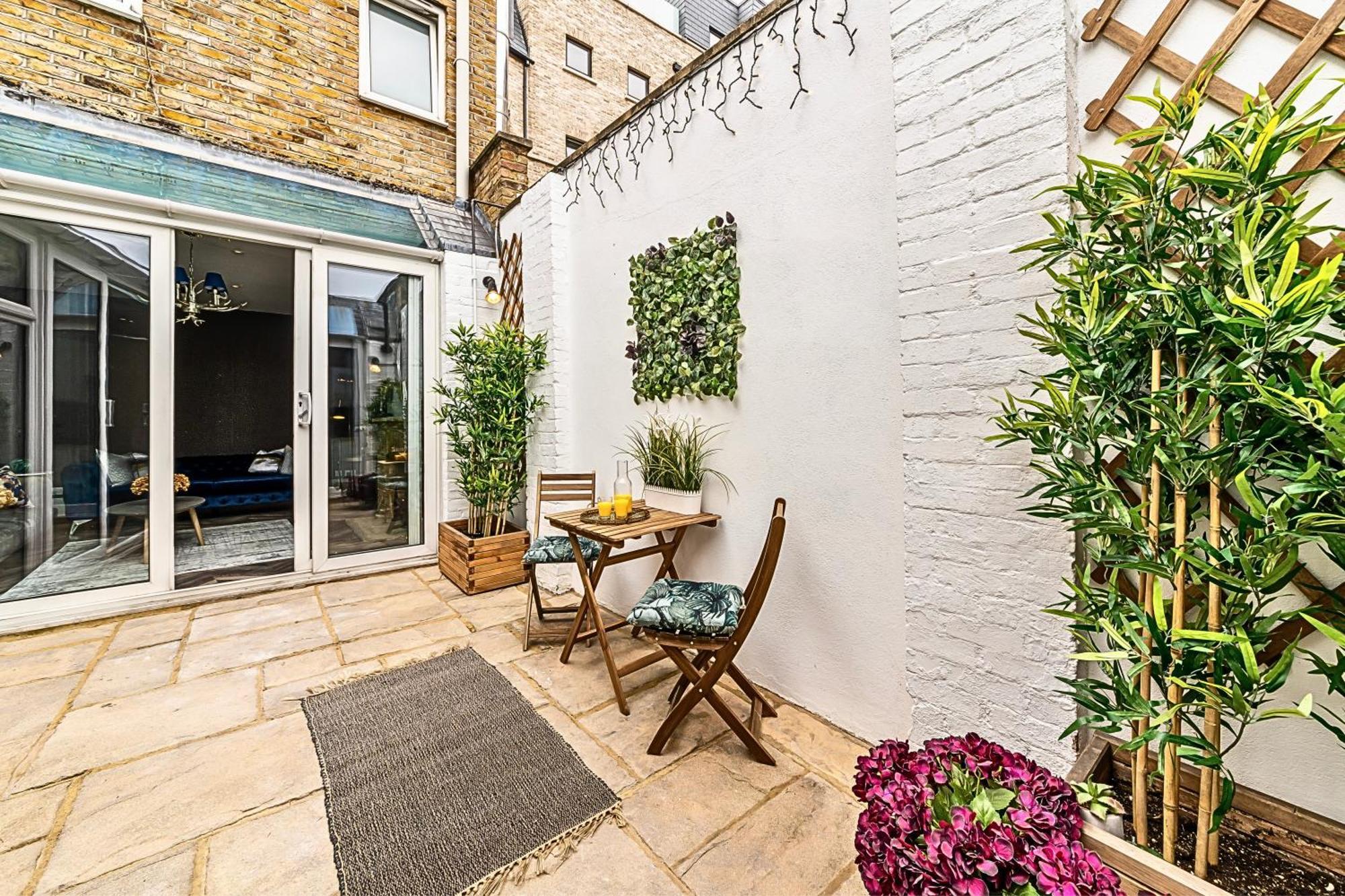Casa de férias Secret Kensington Garden Mews: Spacious 2-bedroom House With Private Patio *