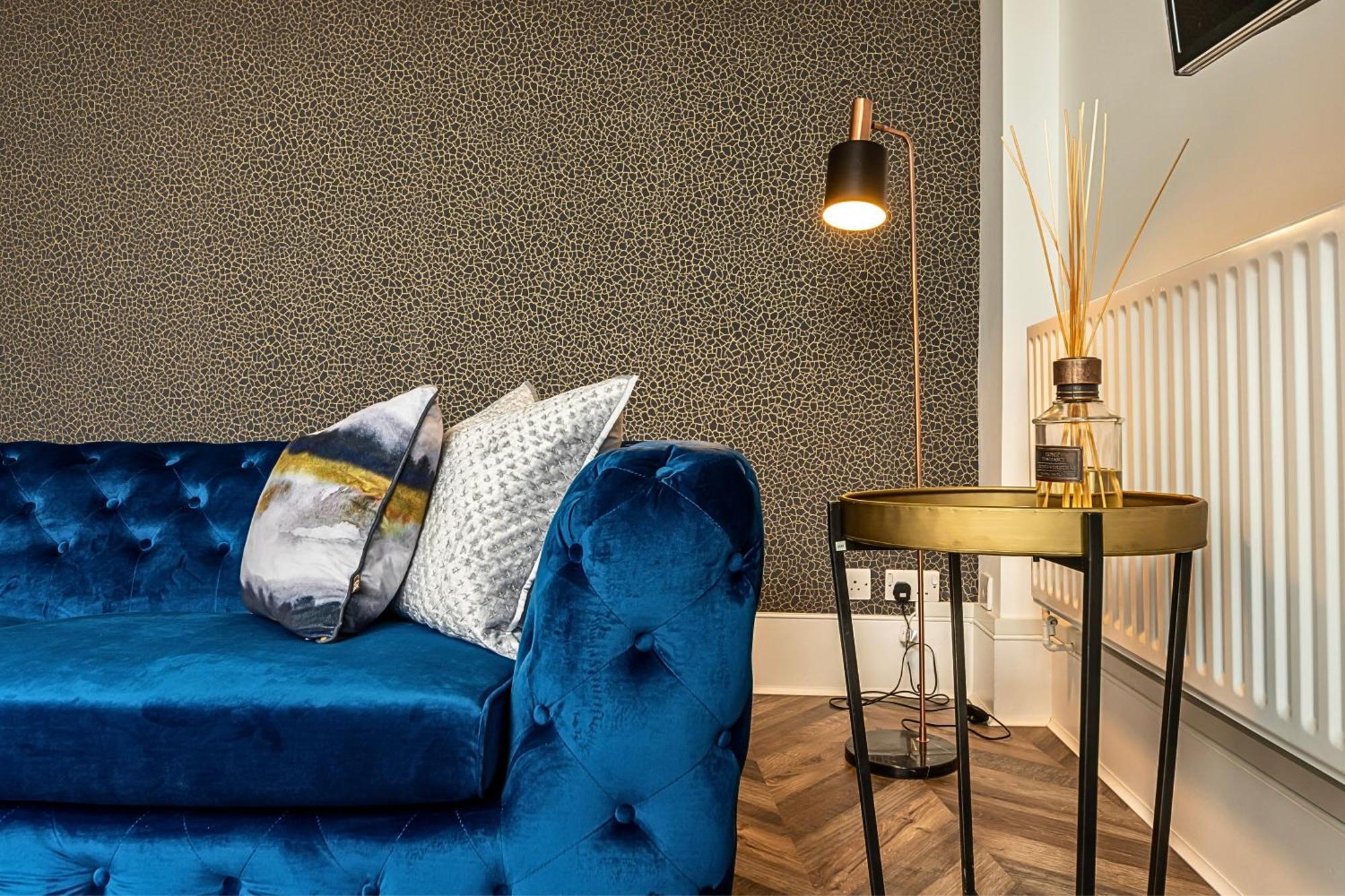 The Secret Kensington Garden Mews-2 Bedroom Full House-2 Train Lines- Spacious-kings Road- Harrods -chelsea Stadium-private Small Patio *
