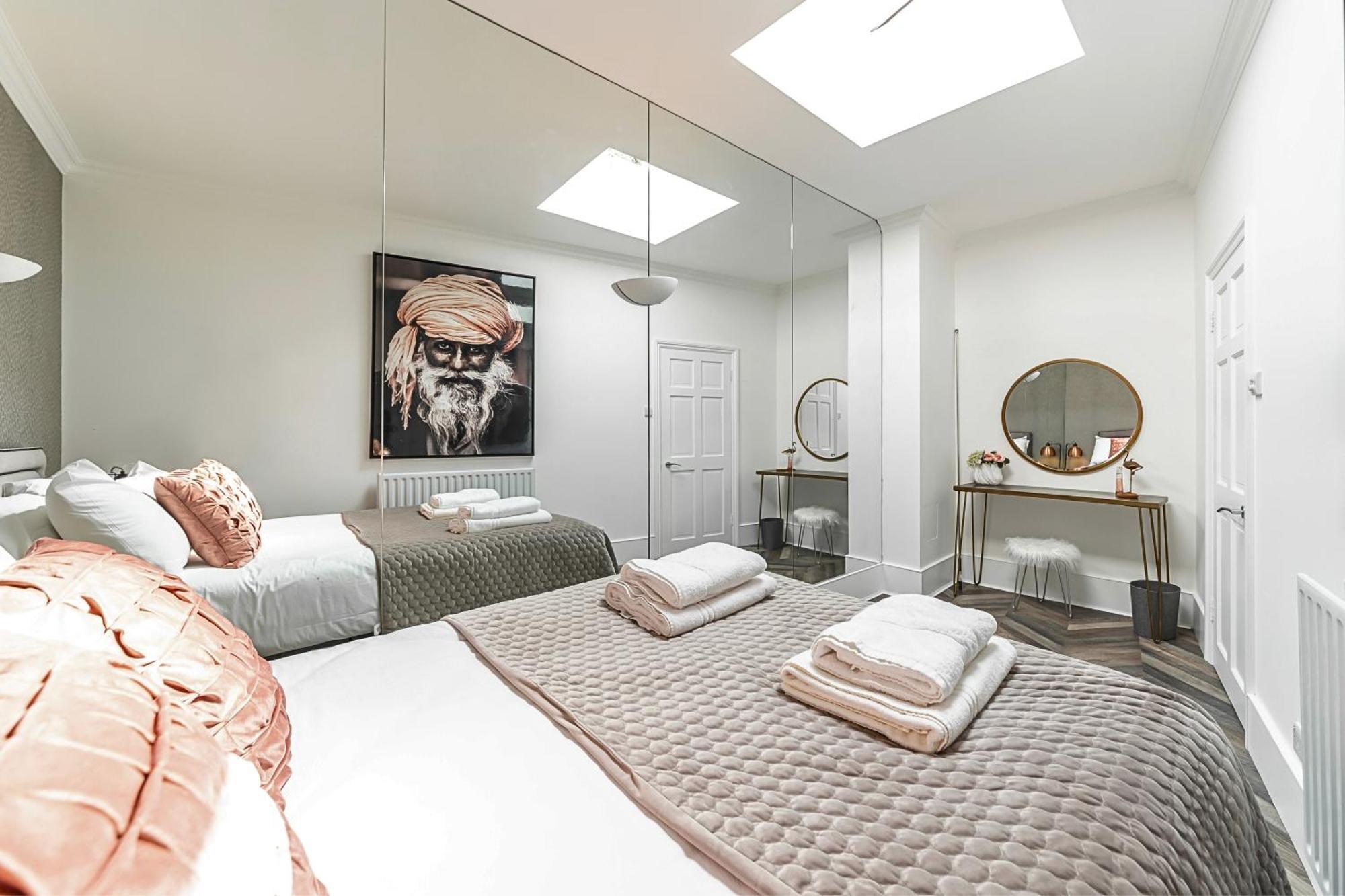 Casa de férias Secret Kensington Garden Mews: Spacious 2-bedroom House With Private Patio