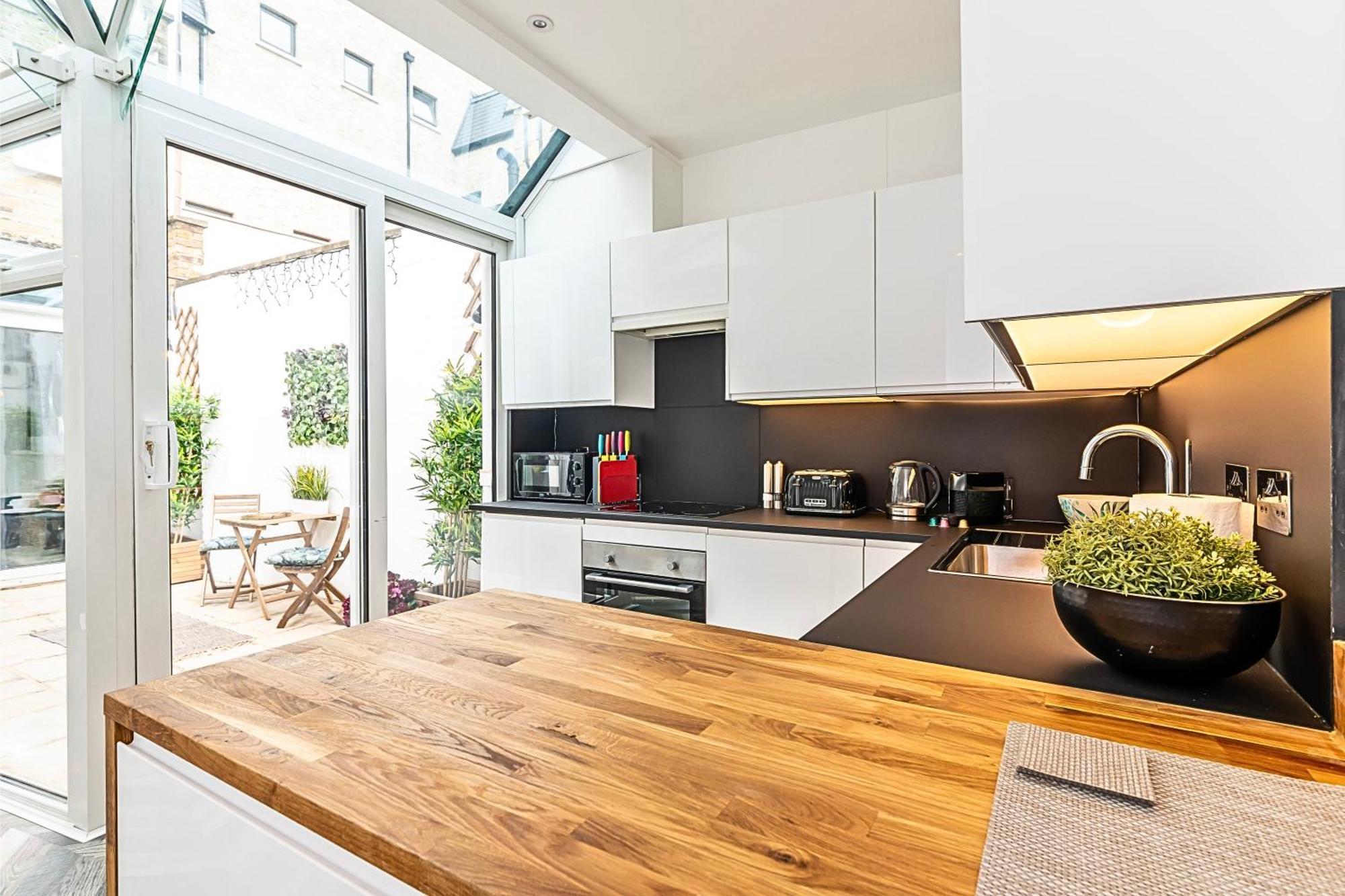 The Secret Kensington Garden Mews-2 Bedroom Full House-2 Train Lines- Spacious-kings Road- Harrods -chelsea Stadium-private Small Patio *