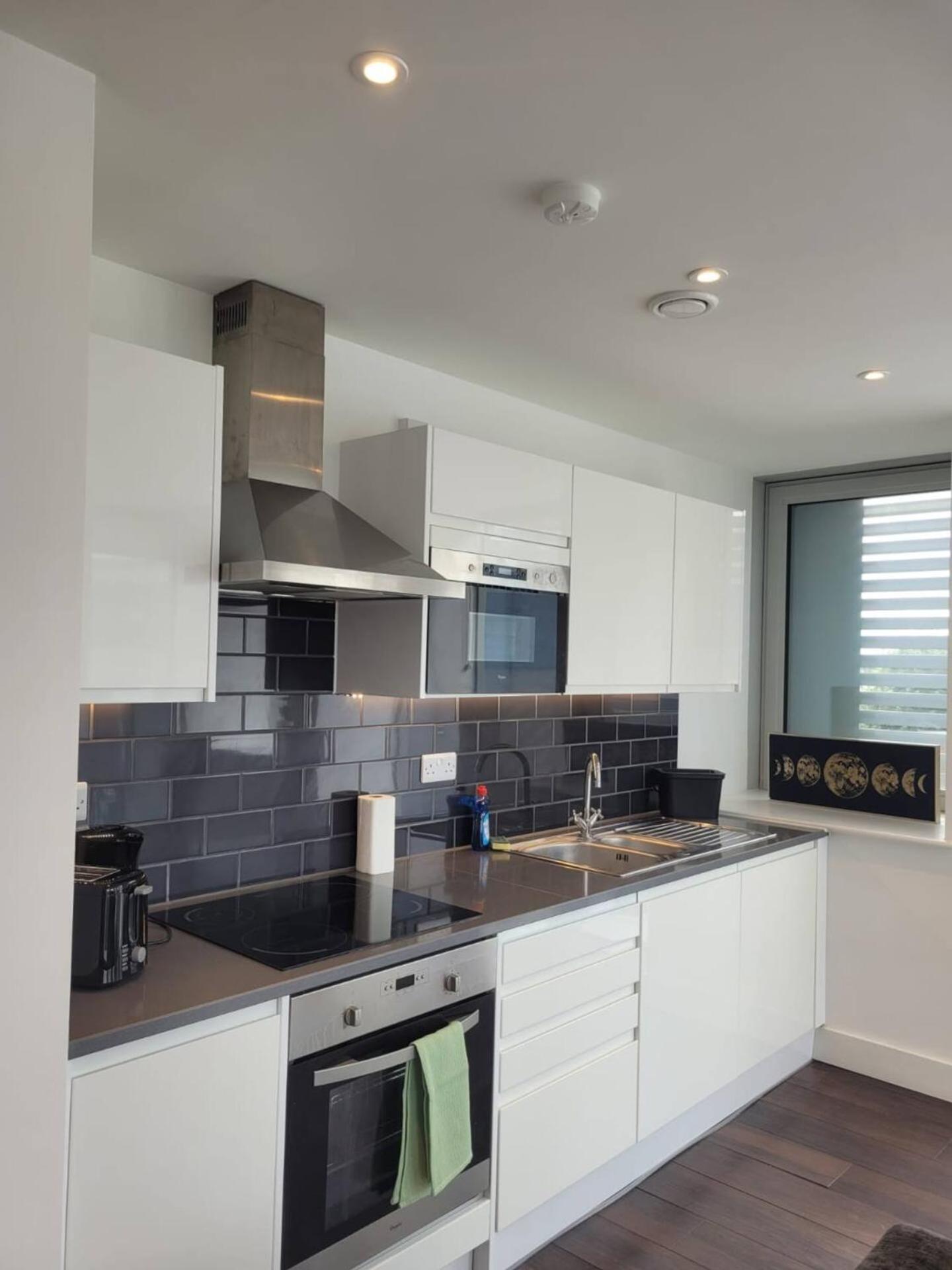 Brand New 20 Mins From Waterloo Bp34 Apartment London