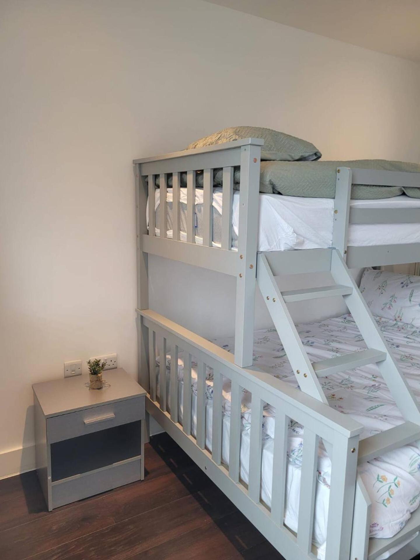 Brand New 20 Mins From Waterloo Bp34 * London