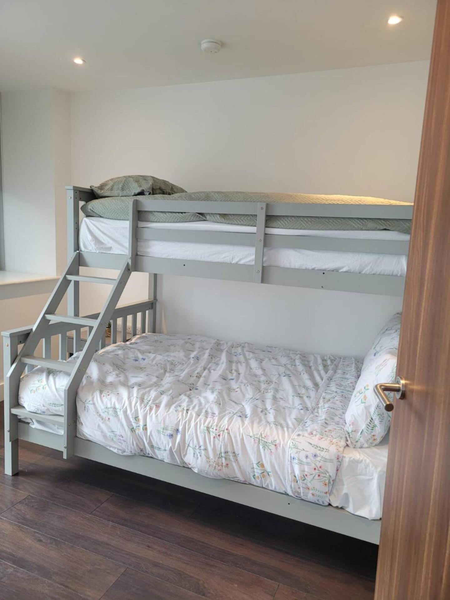 Apartment Brand New 20 Mins From Waterloo Bp34 *