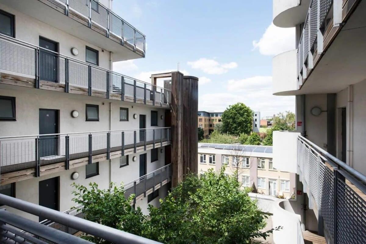 Modern 2 Bed W Balcony In Apartamento