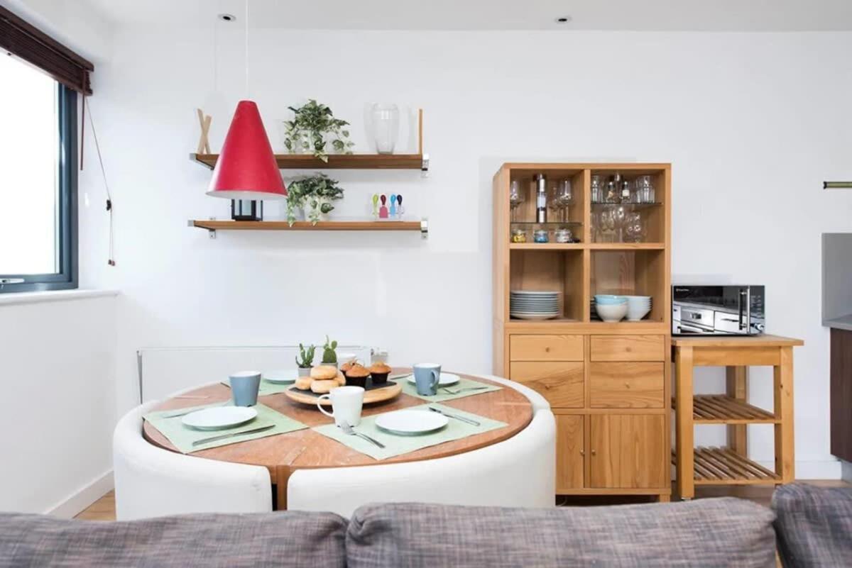 Modern 2 Bed W Balcony In *