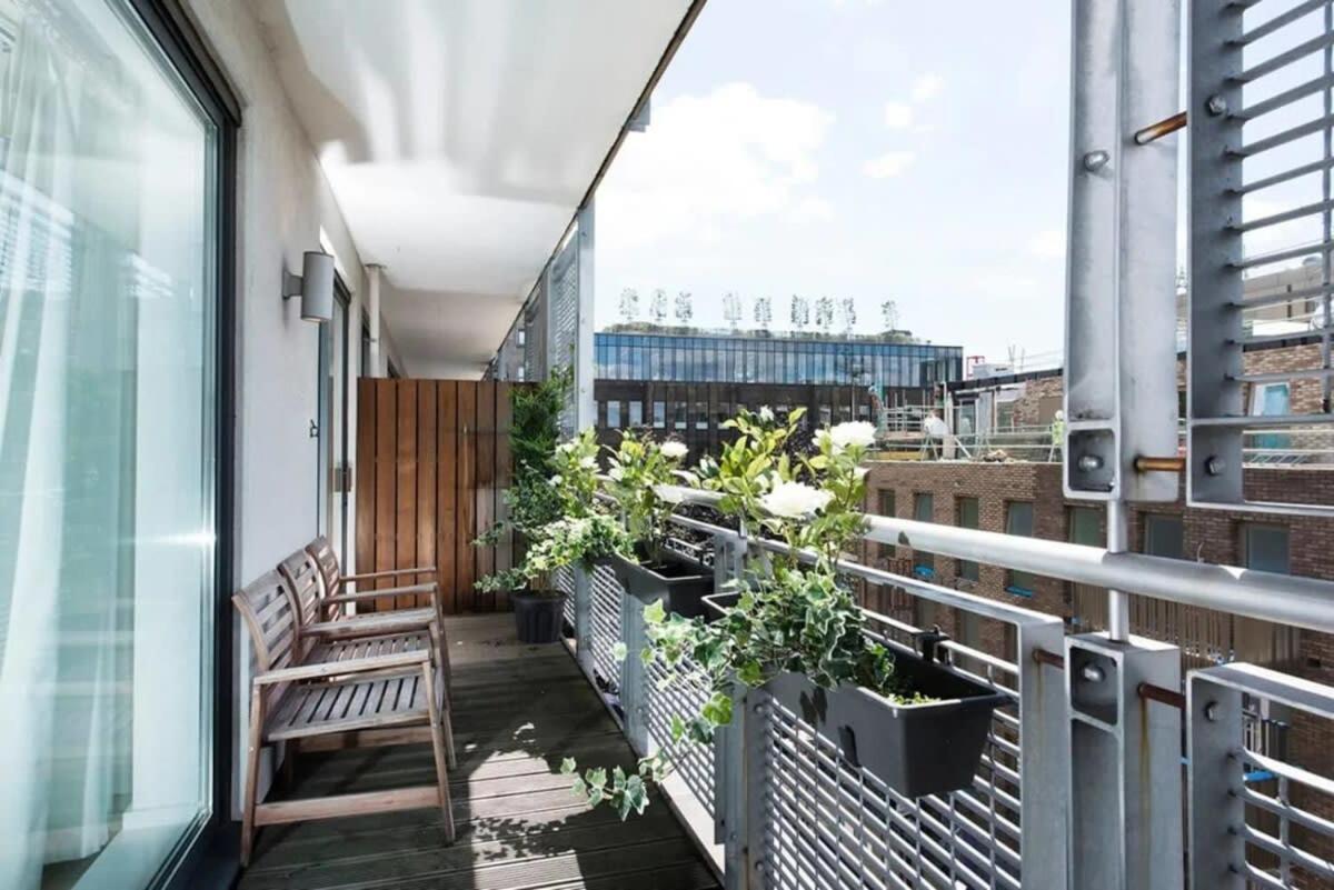 Modern 2 Bed W Balcony In