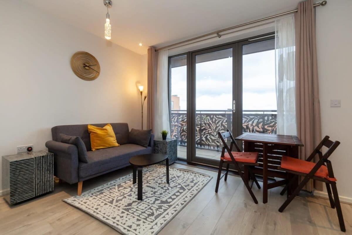 Modern 1 Bedroom Canning Town London