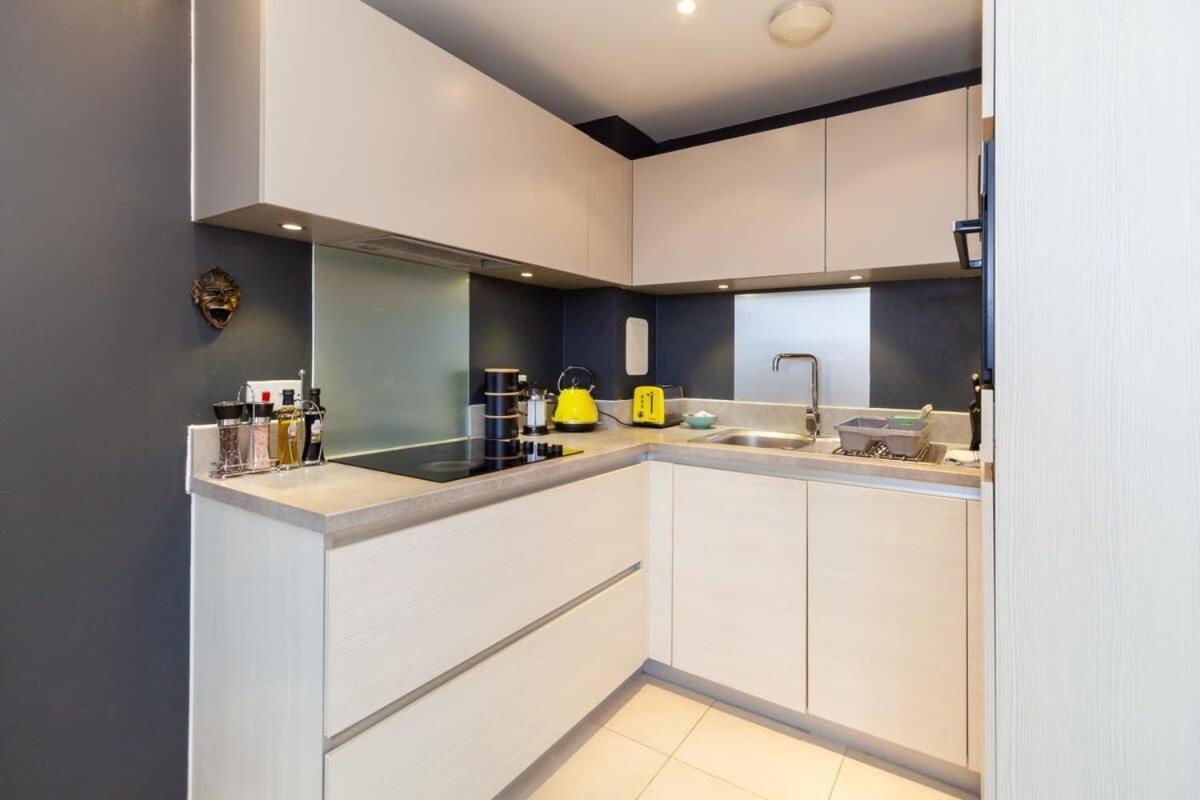 Modern 1 Bedroom Canning Town * London