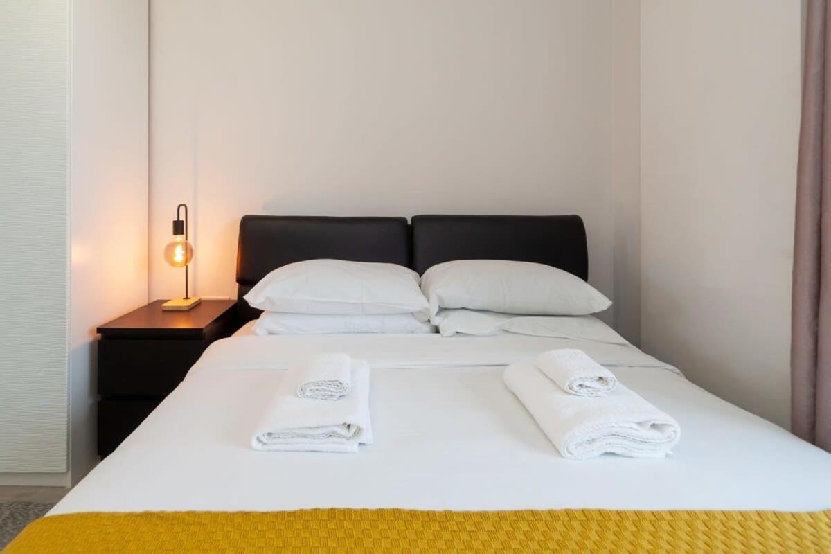 Modern 1 Bedroom Canning Town Apartment London