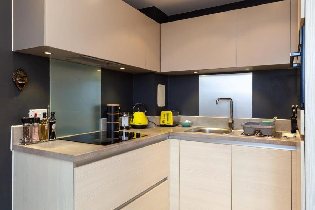 Modern 1 Bedroom Canning Town Apartment