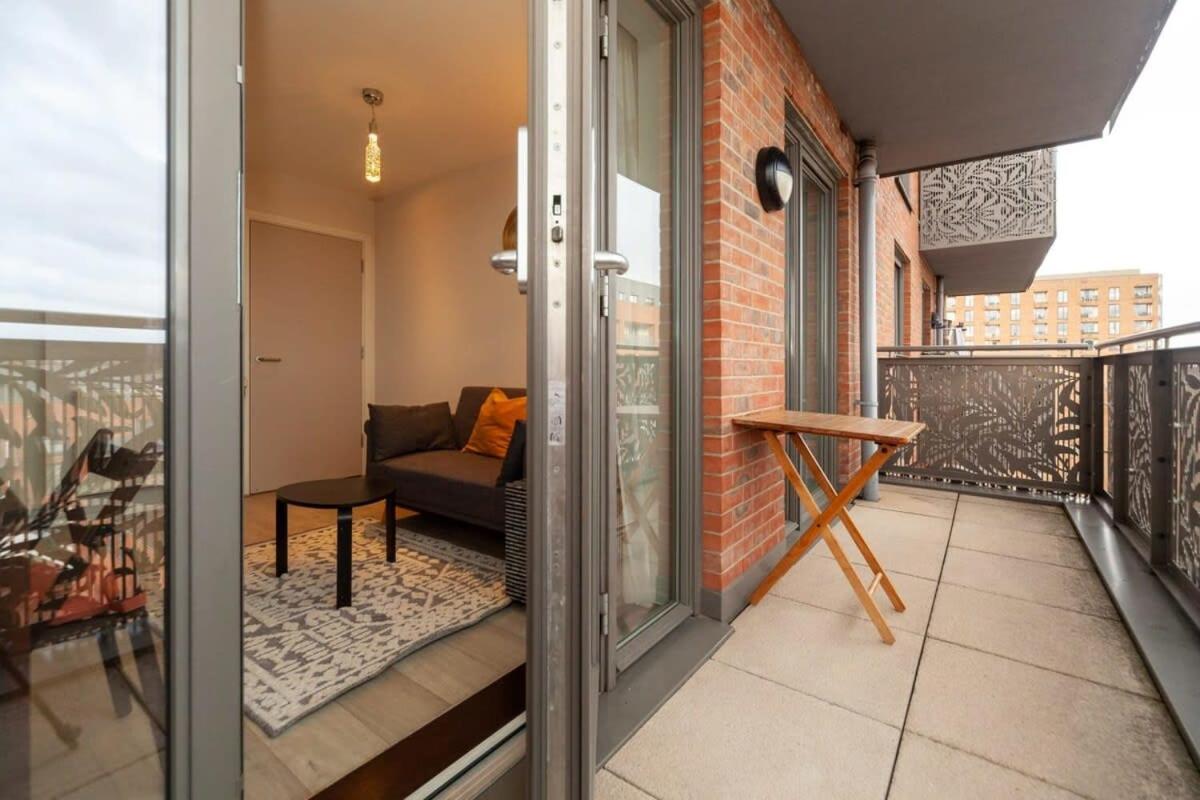 Modern 1 Bedroom Canning Town Apartment London