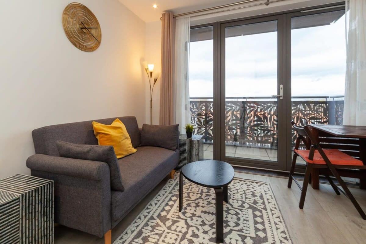Modern 1 Bedroom Canning Town Apartment