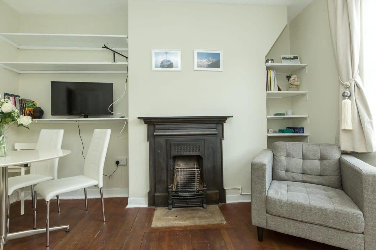 Convenient 2 Bedroom In Waterloo Apartment London