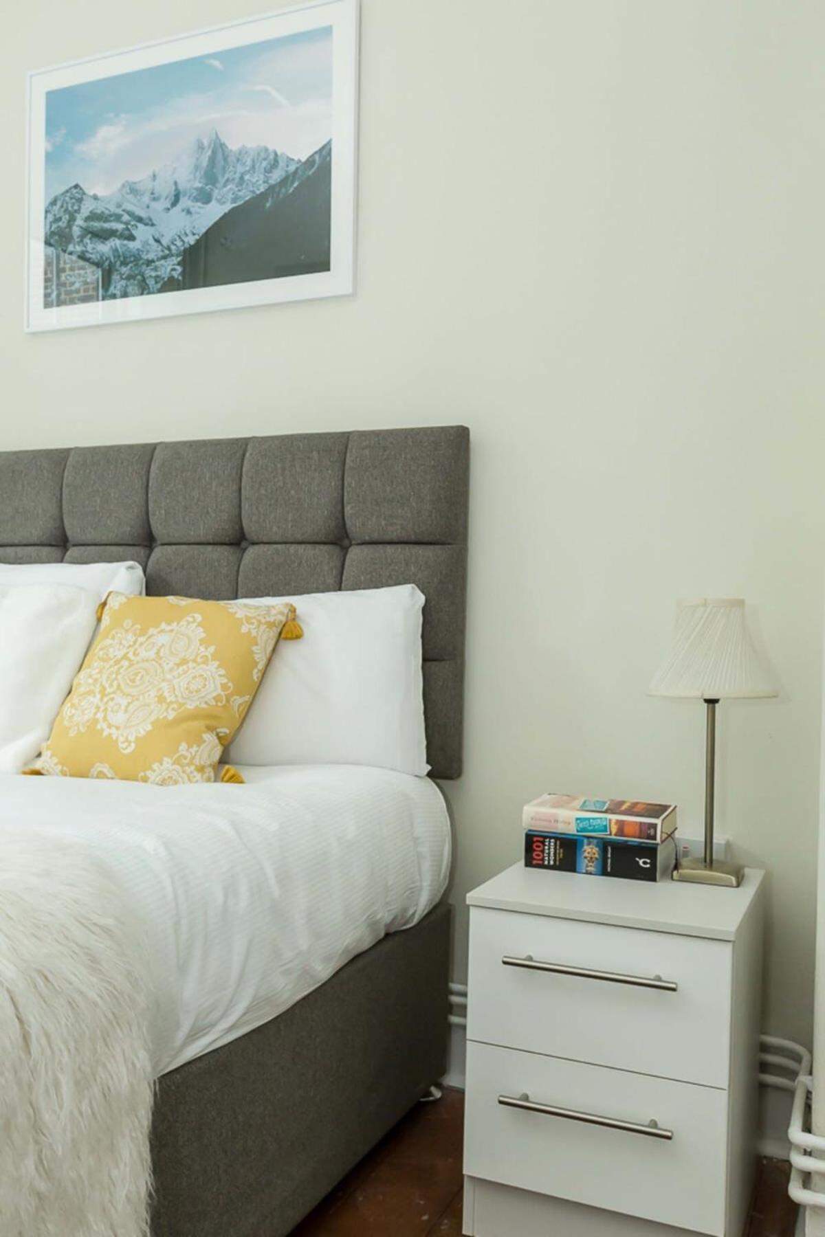 Apartment Convenient 2 Bedroom In Waterloo