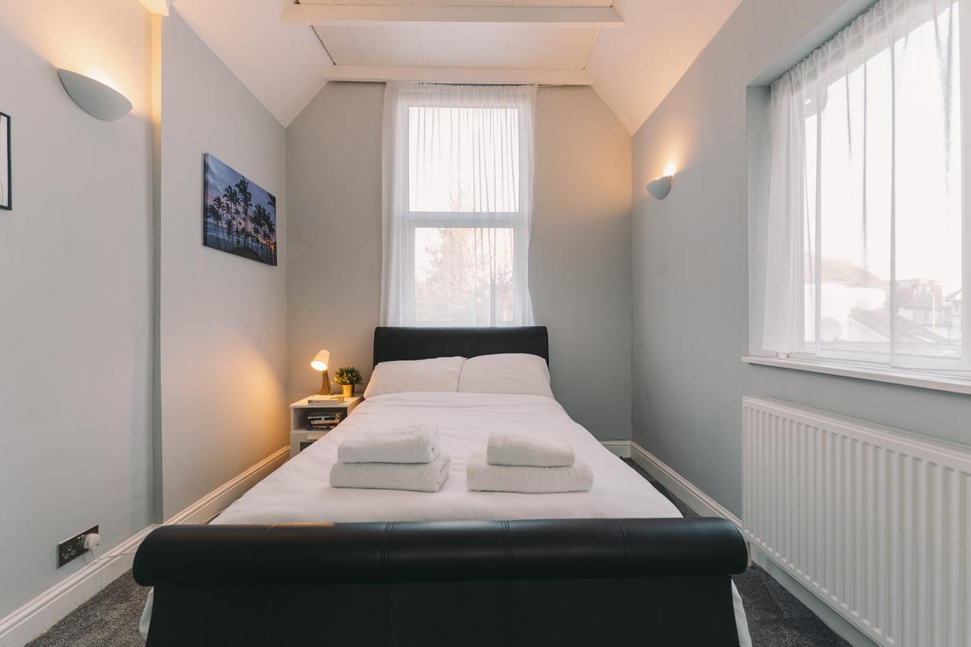 Modern Flat By The Underground. * Londen