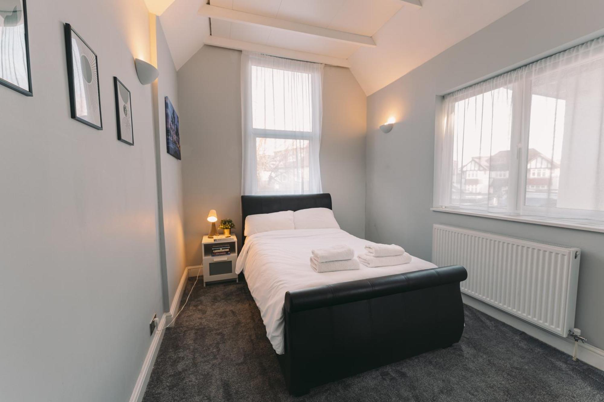 Modern Flat By The Underground. Appartement