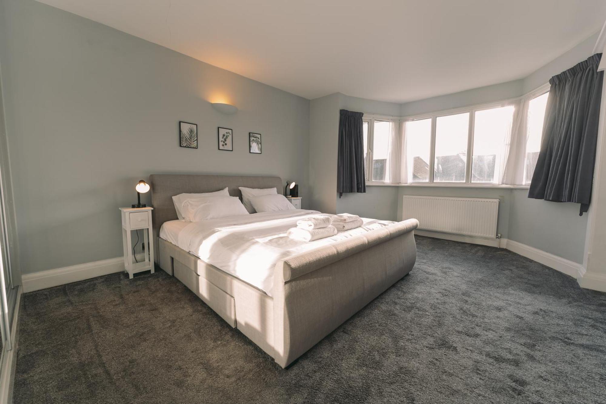 Modern Flat By The Underground. Londen