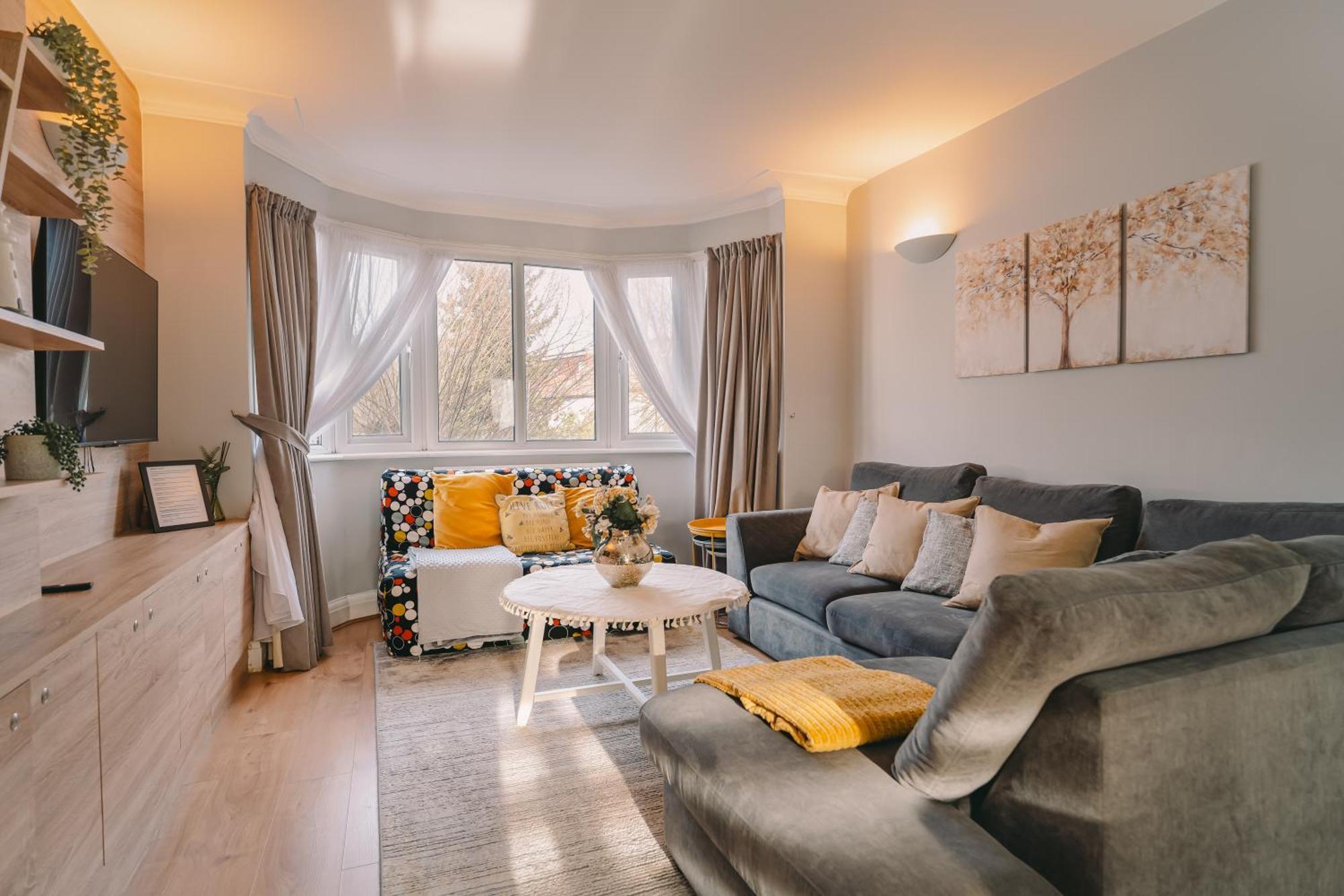 Modern Flat By The Underground. Appartement Londen