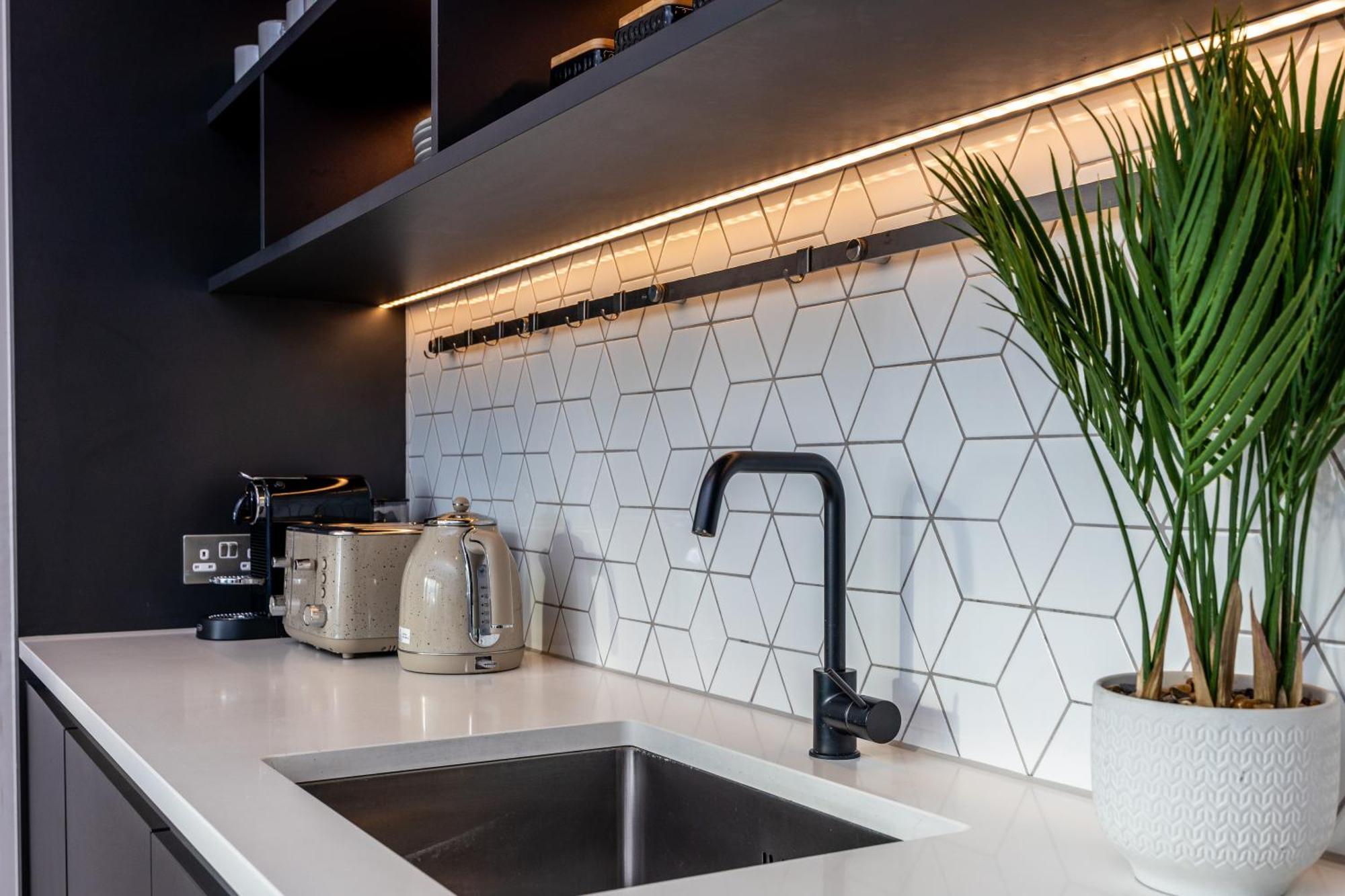 Luxury & Spacious 2 Bedroom Apt With City Views Apartamento