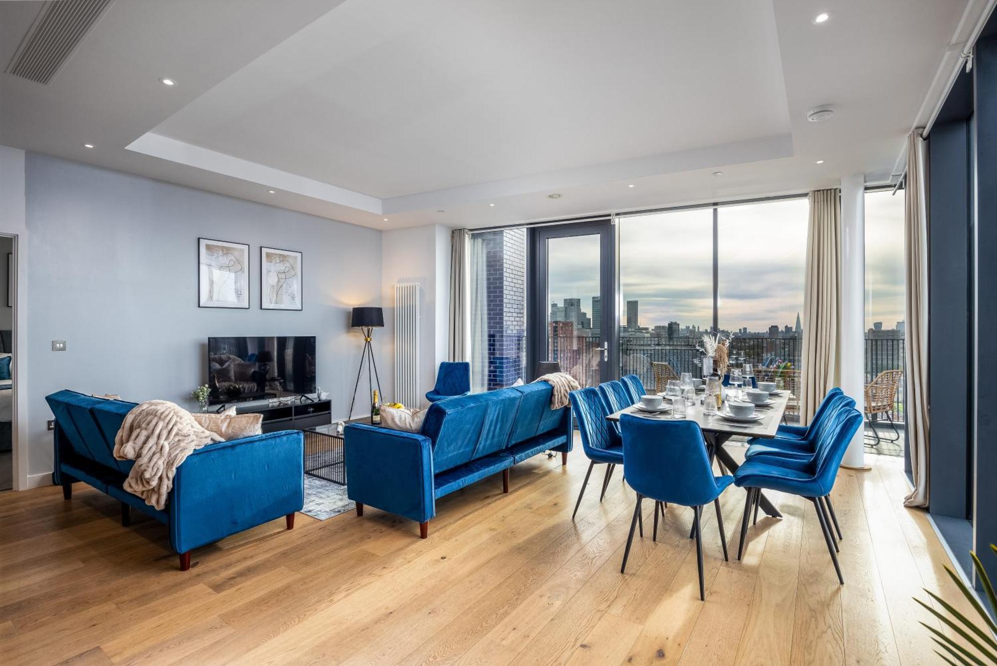 Luxury & Spacious 2 Bedroom Apt With City Views