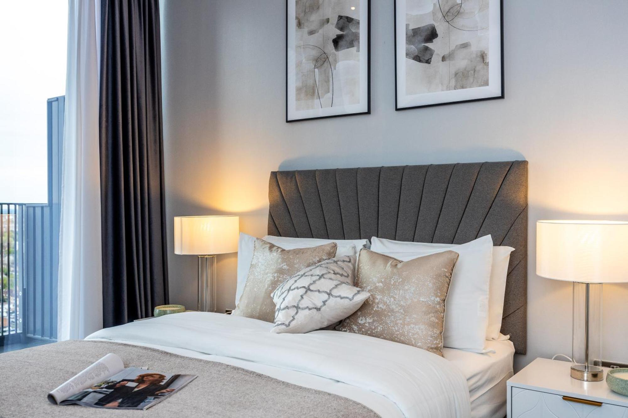 Luxury & Spacious 2 Bedroom Apt With City Views