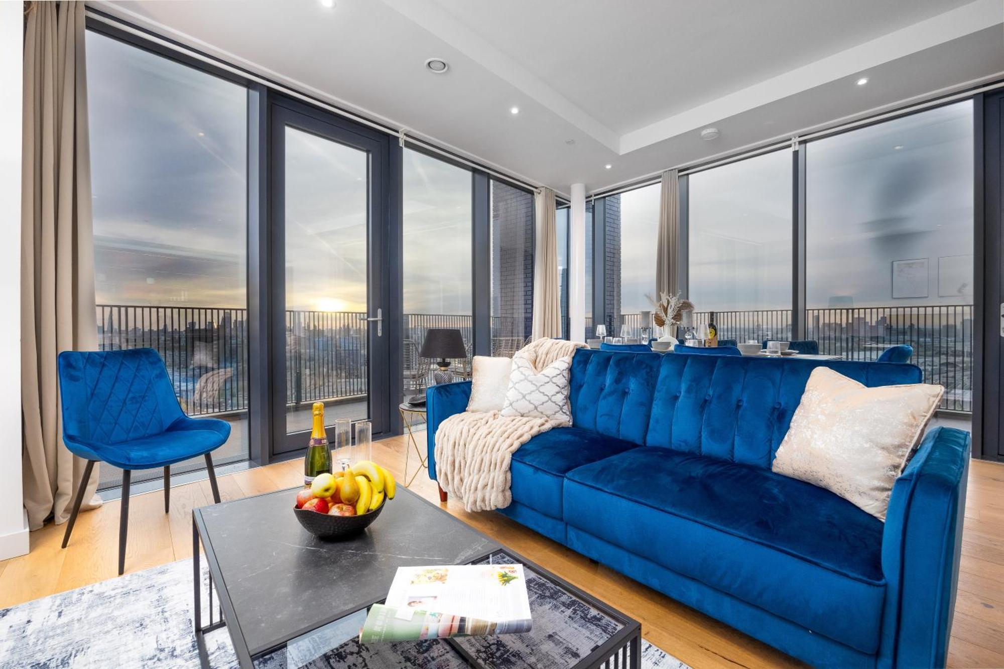 Luxury & Spacious 2 Bedroom Apt With City Views