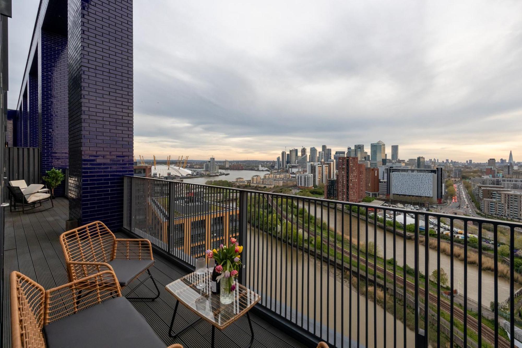 Luxury & Spacious 2 Bedroom Apt With City Views * Londres