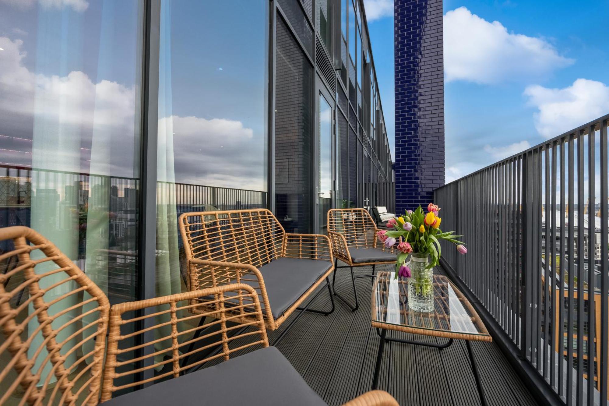 Luxury & Spacious 2 Bedroom Apt With City Views Londres
