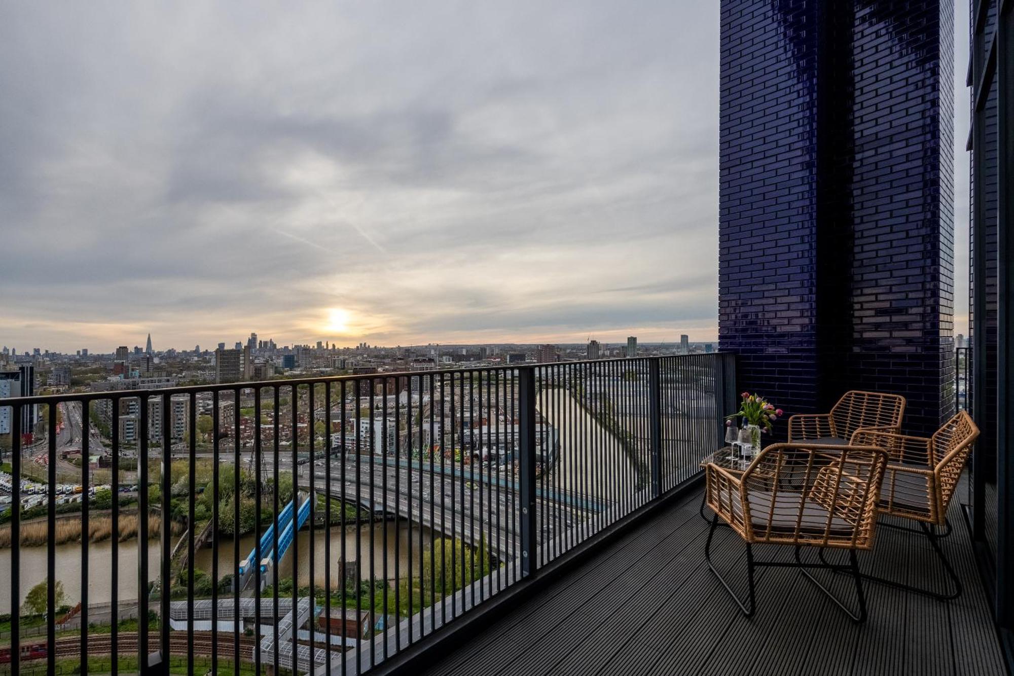 Luxury & Spacious 2 Bedroom Apt With City Views Apartamento *