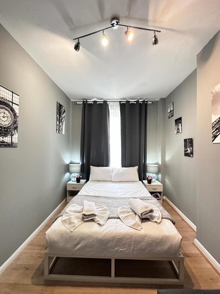 Light Budget Studio On Edgware Road,