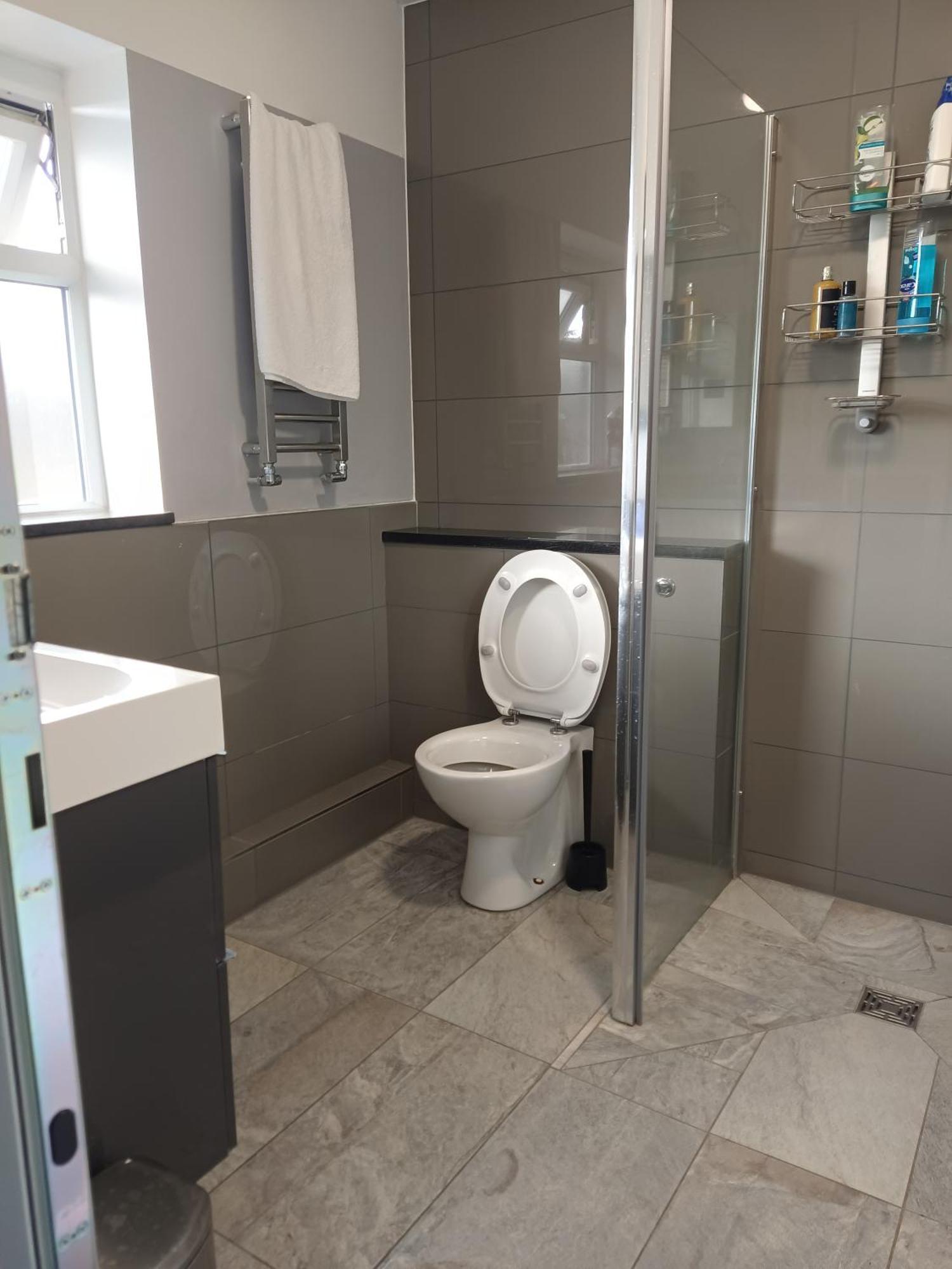 En-suite Soft Water Air Conditioning Tv Neo * Londres