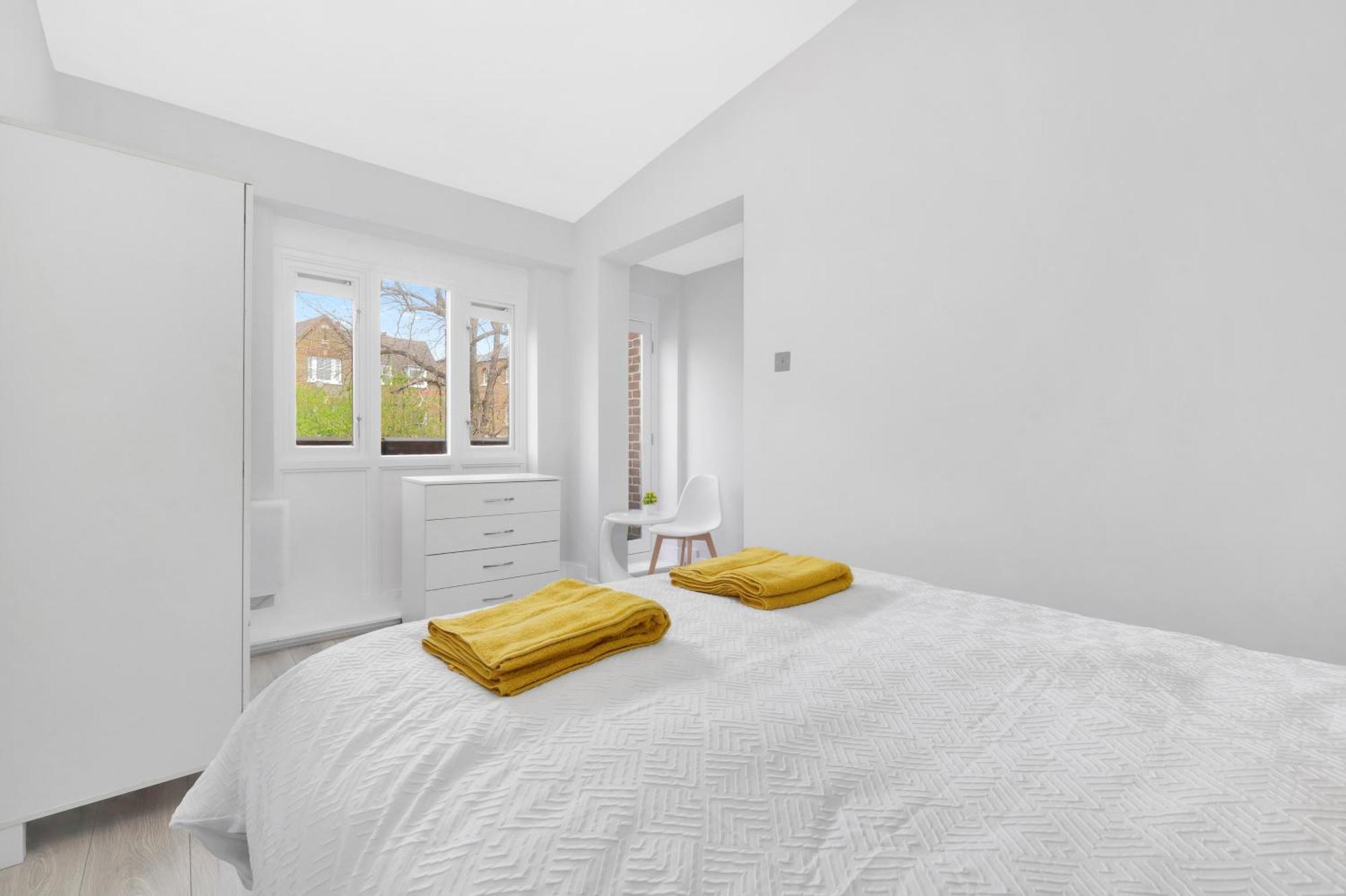 Waterside 4 Bed * London