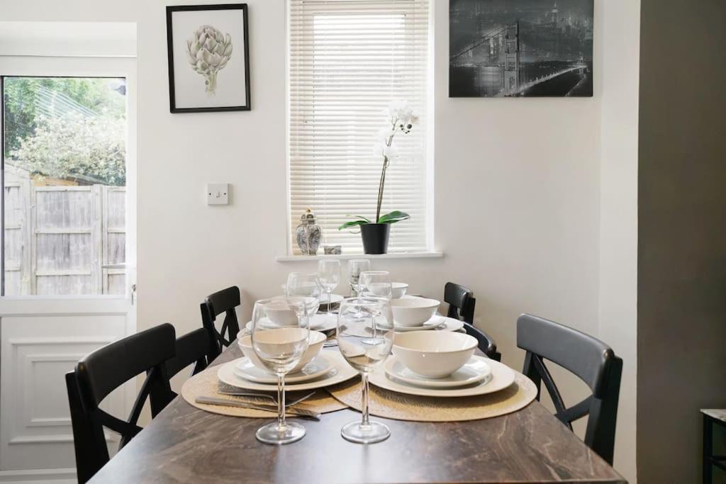 2 Bed Garden Flat Sleeps 6 Close To Brixton *