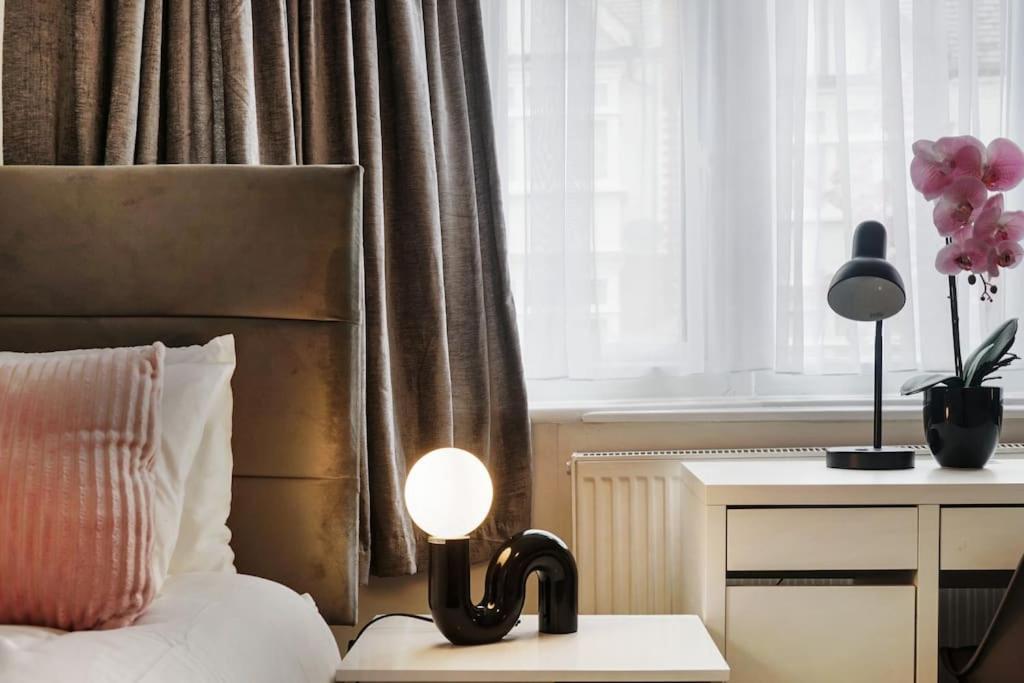 2 Bed Garden Flat Sleeps 6 Close To Brixton