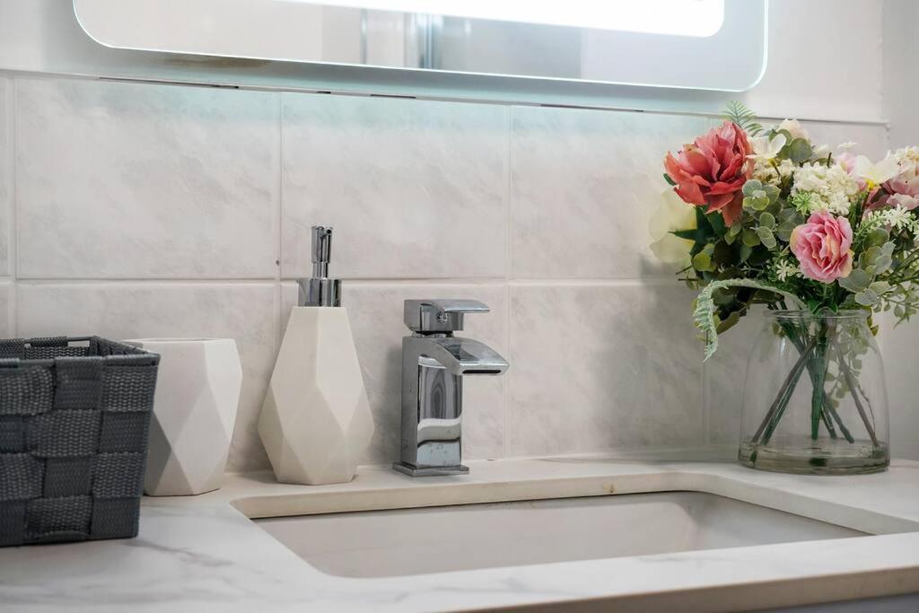 2 Bed Garden Flat Sleeps 6 Close To Brixton