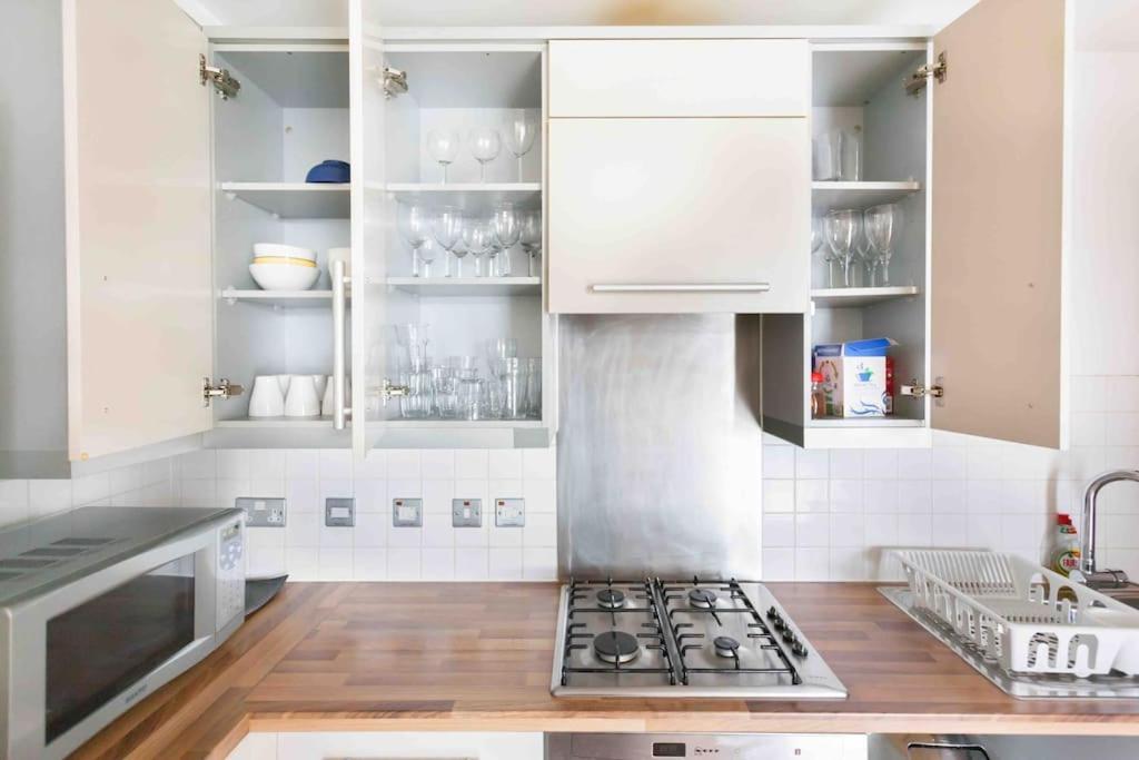 Spacious 2 Bedroom In Near Tube Appartement