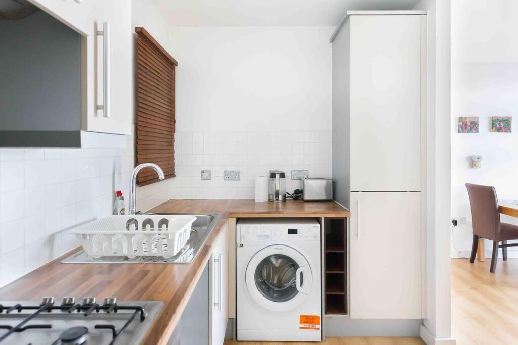 Spacious 2 Bedroom In Near Tube Appartement