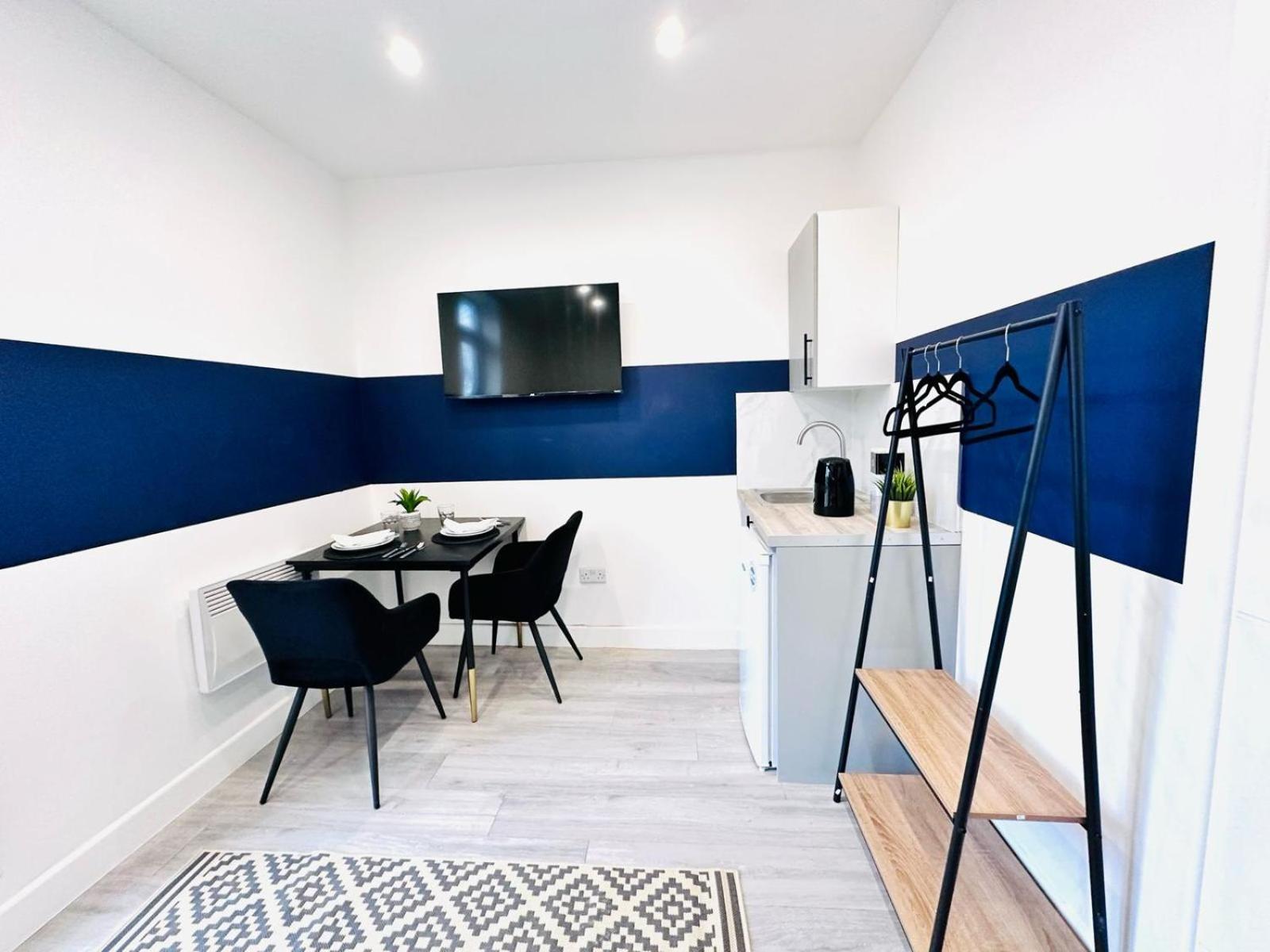 Pensión 58 Blue House Center Studio, Spot