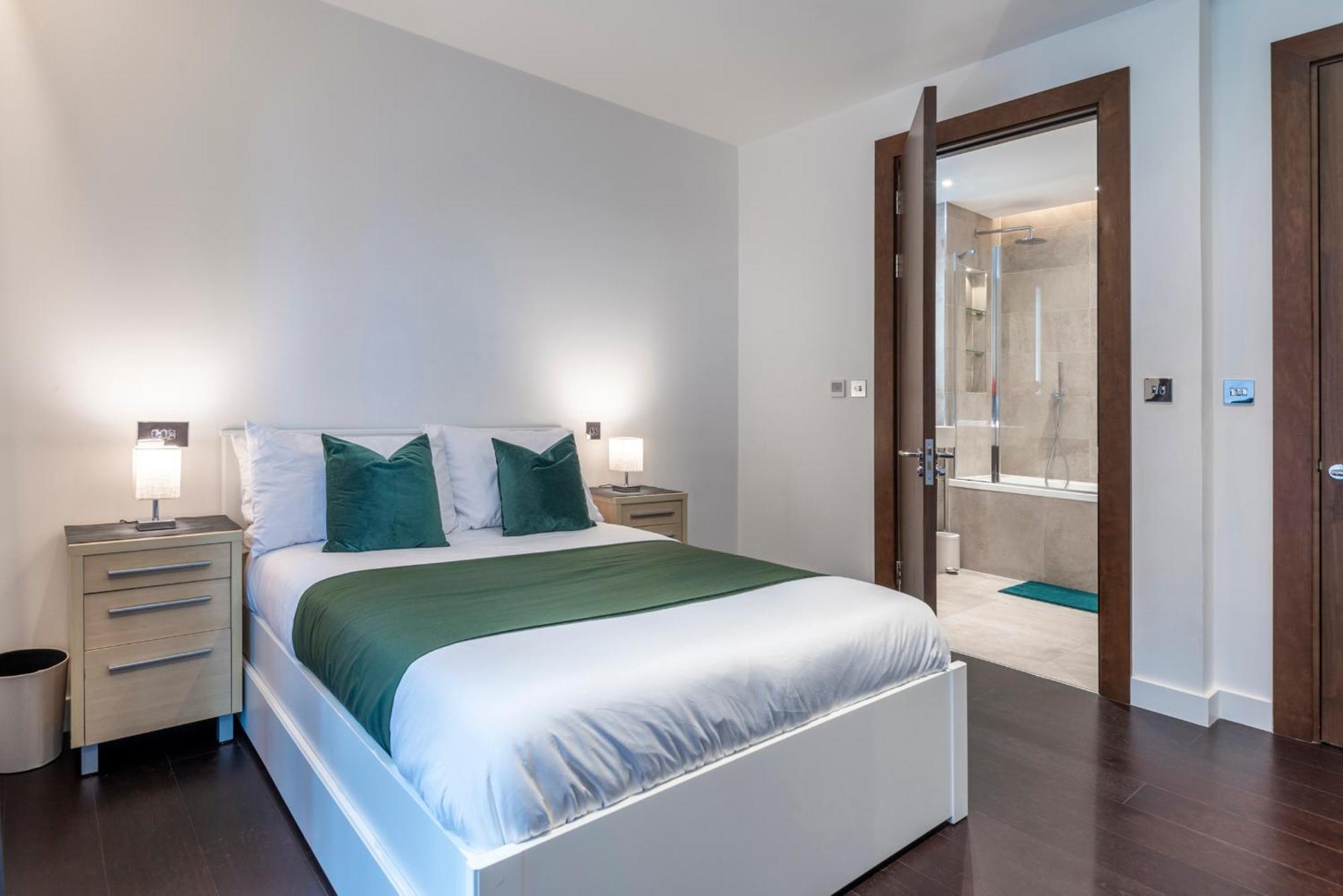 The Embassy Two Bedrooms Devereux Residences Londres