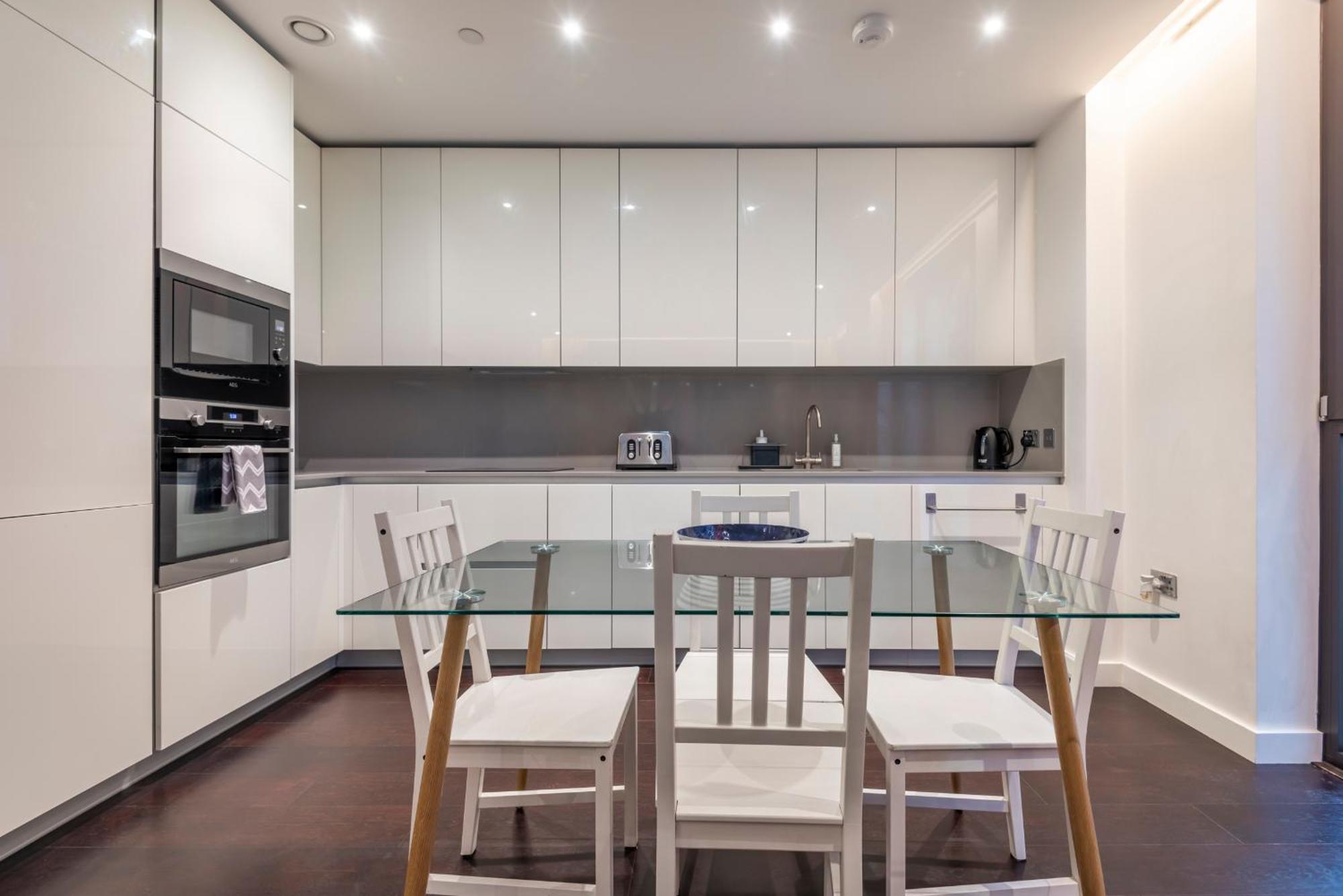 The Embassy Two Bedrooms Devereux Residences Appartement