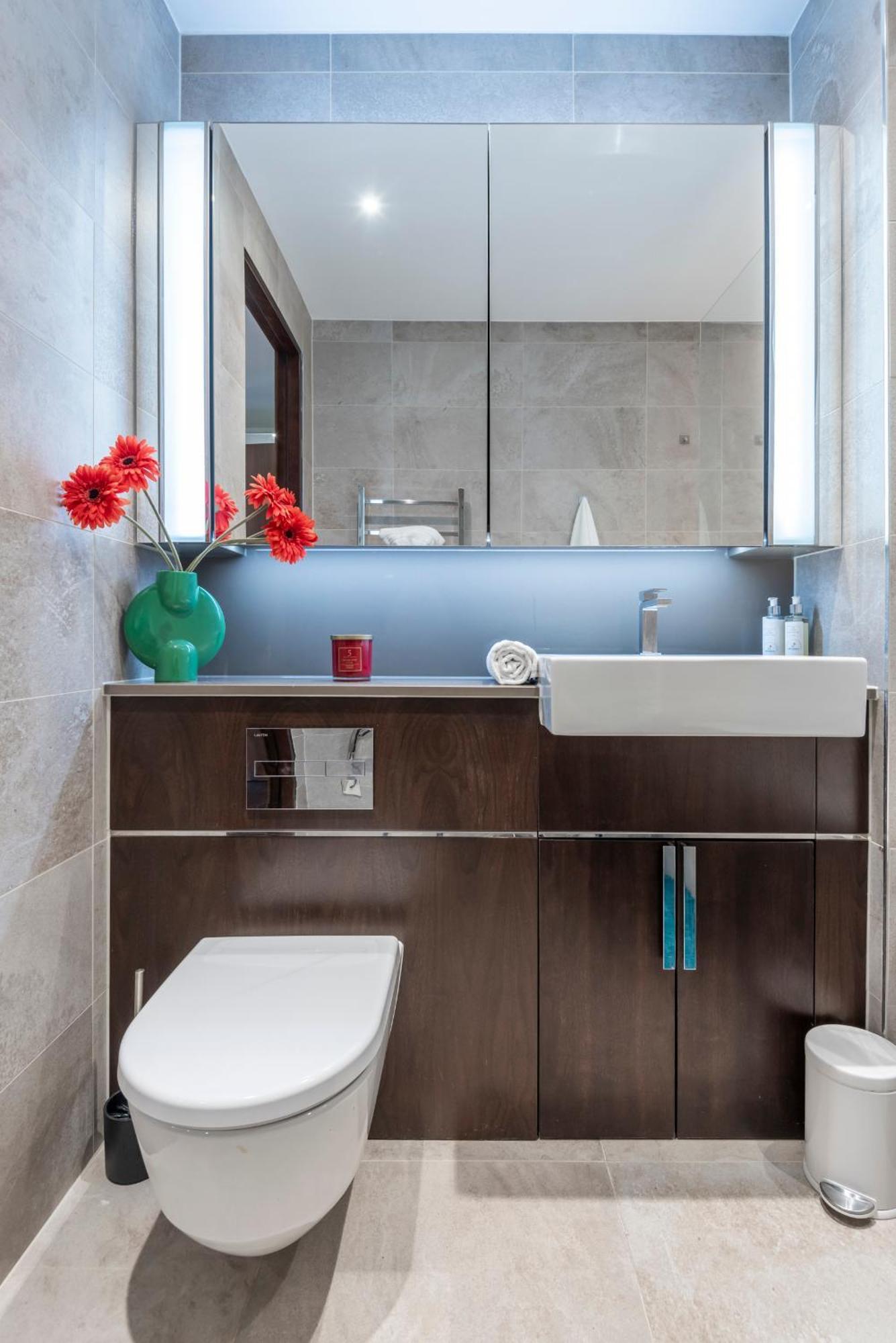 The Embassy Two Bedrooms Devereux Residences Appartement Londres