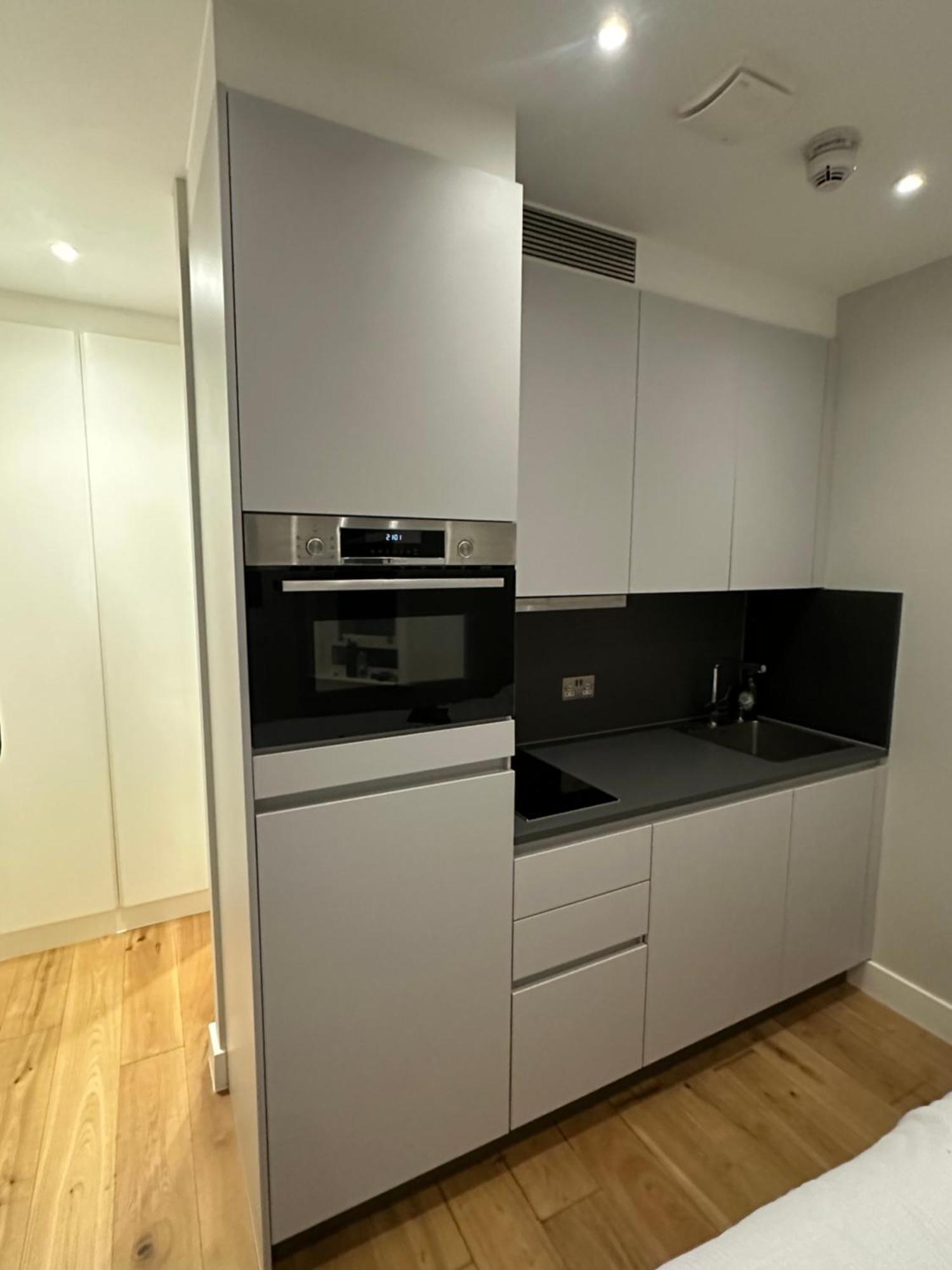 Modern In Kensington Apartamento