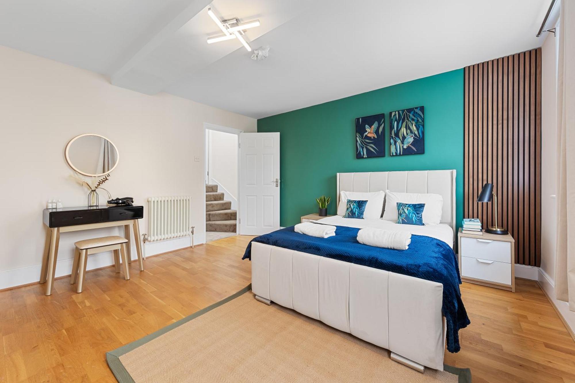 Serviced Duplex In Paddington, Near Hyde Park Marble Arch, W2 *