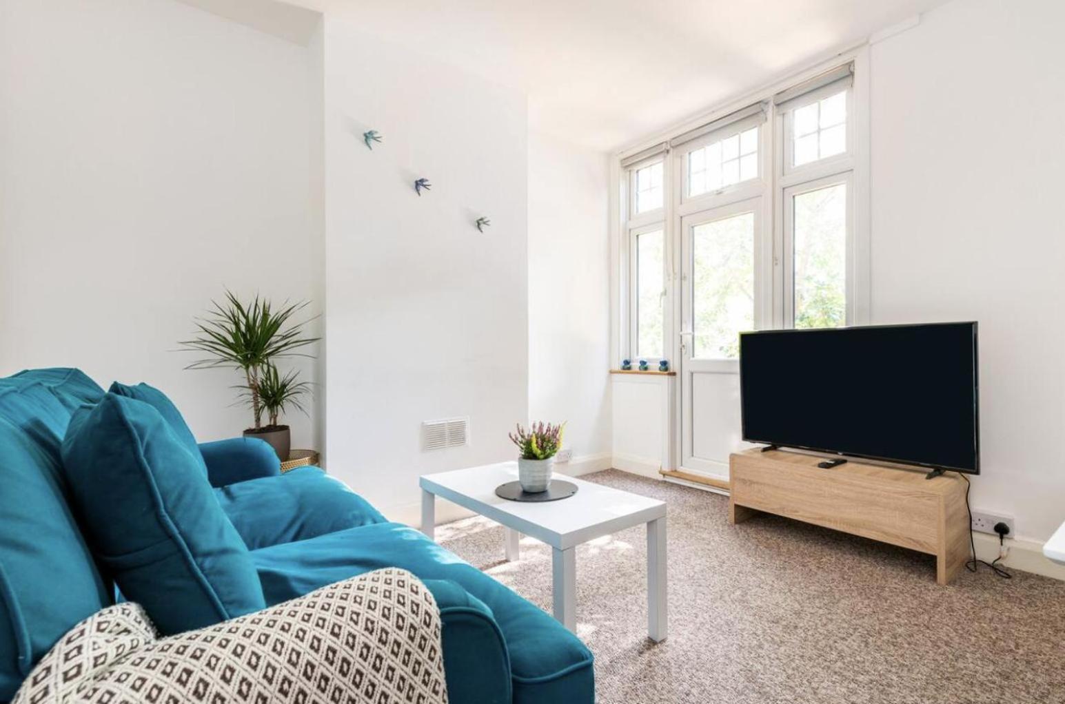 Beautiful 1-bed With Garden In Appartement *