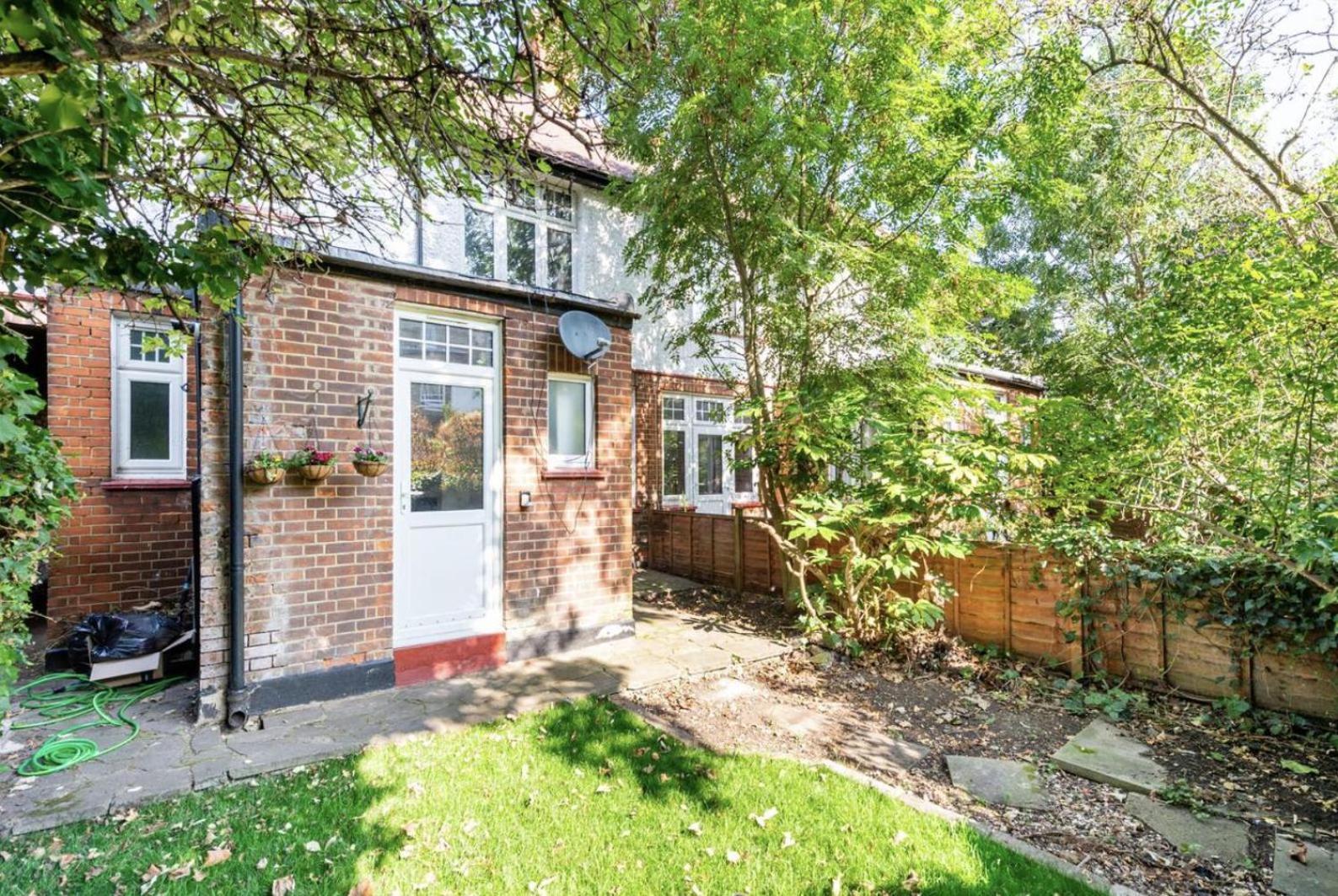 Appartement Beautiful 1-bed With Garden In *