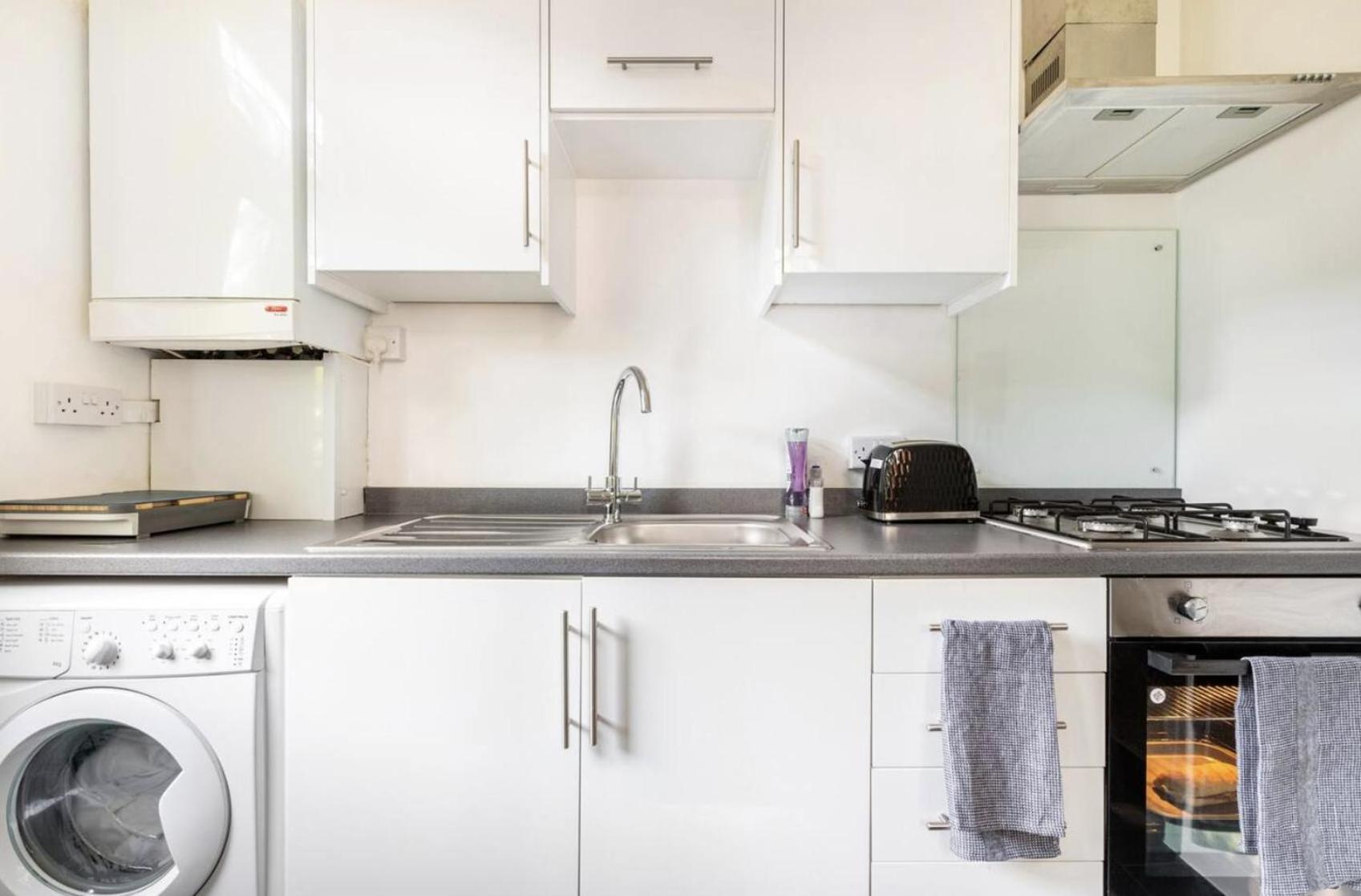 Beautiful 1-bed With Garden In * Londres