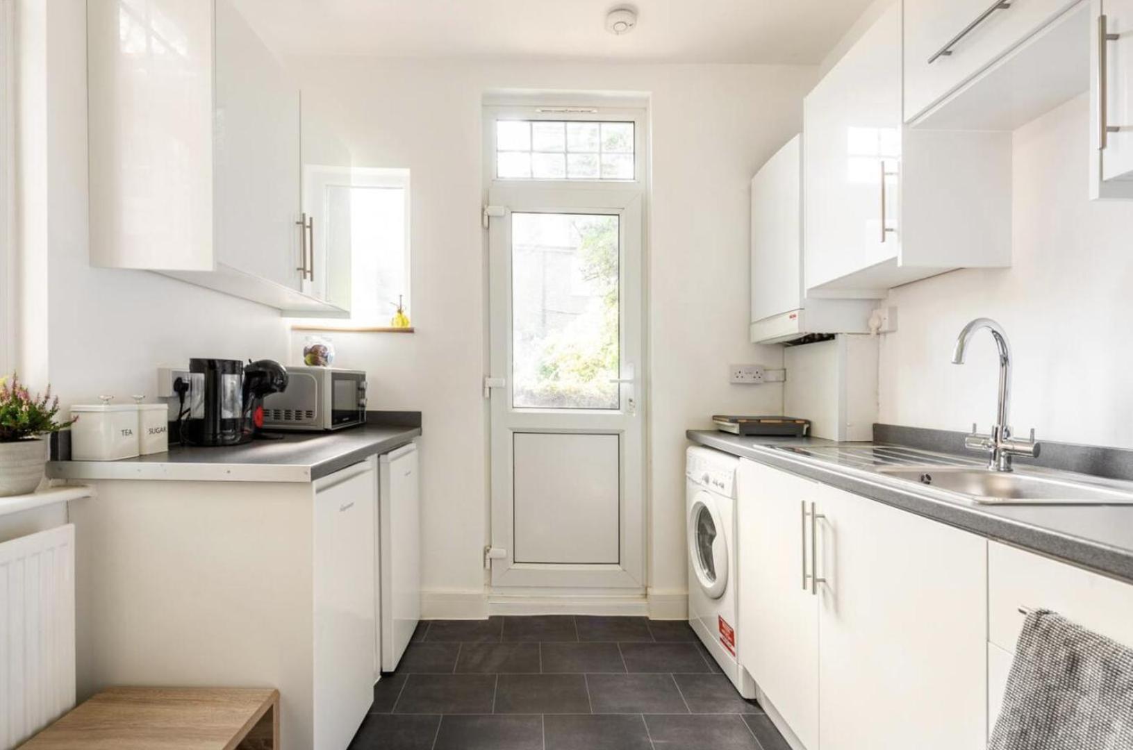 Appartement Beautiful 1-bed With Garden In *
