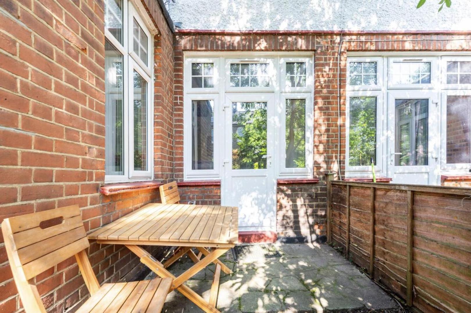 Beautiful 1-bed With Garden In Appartement *