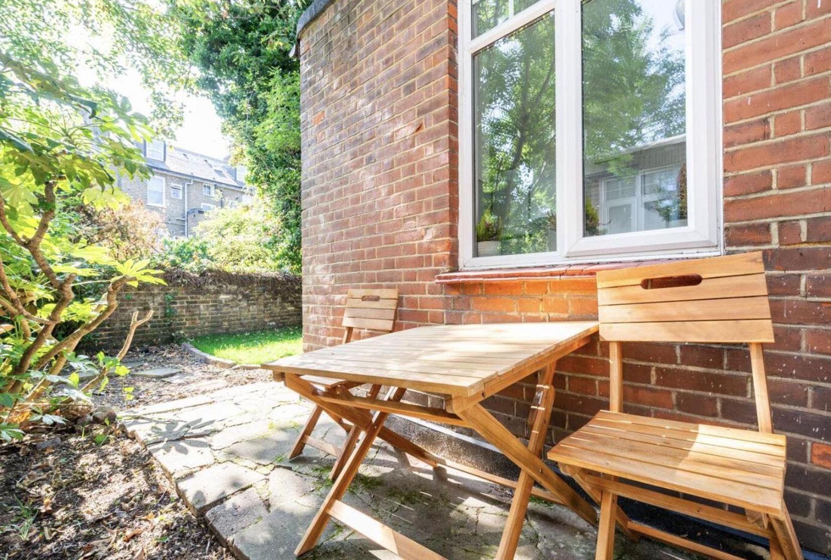 Beautiful 1-bed With Garden In Appartement *