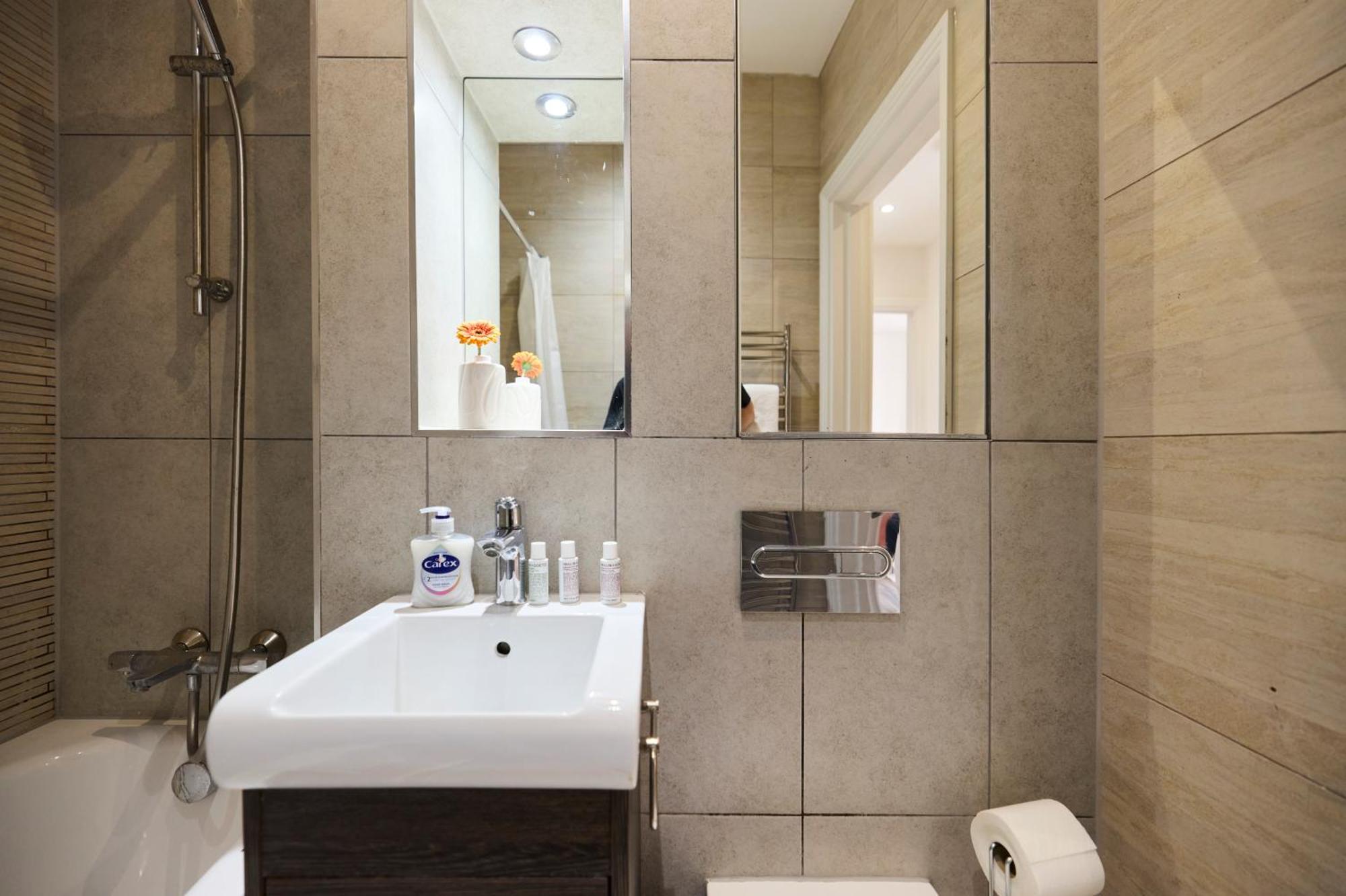 The Harlesden Breakout - Glamorous 2bdr Flat London